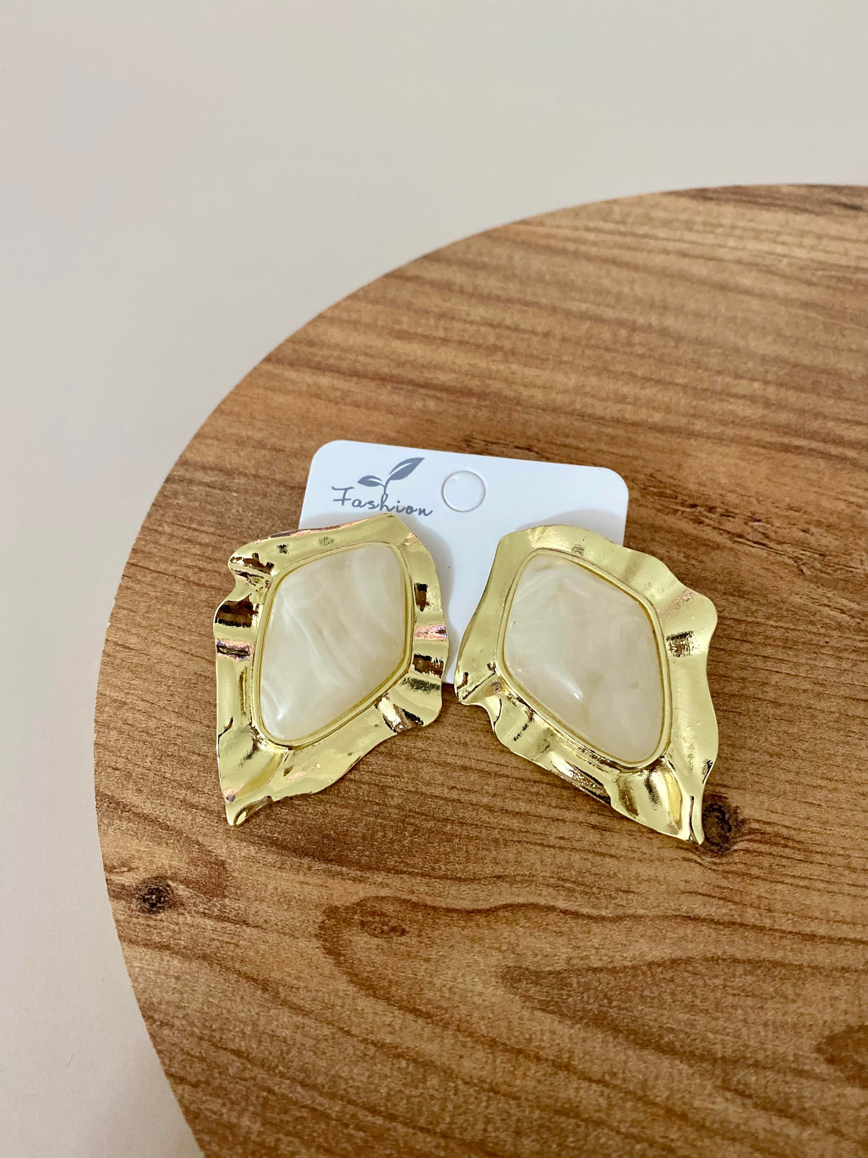 Gold Bej Mineli Küpe