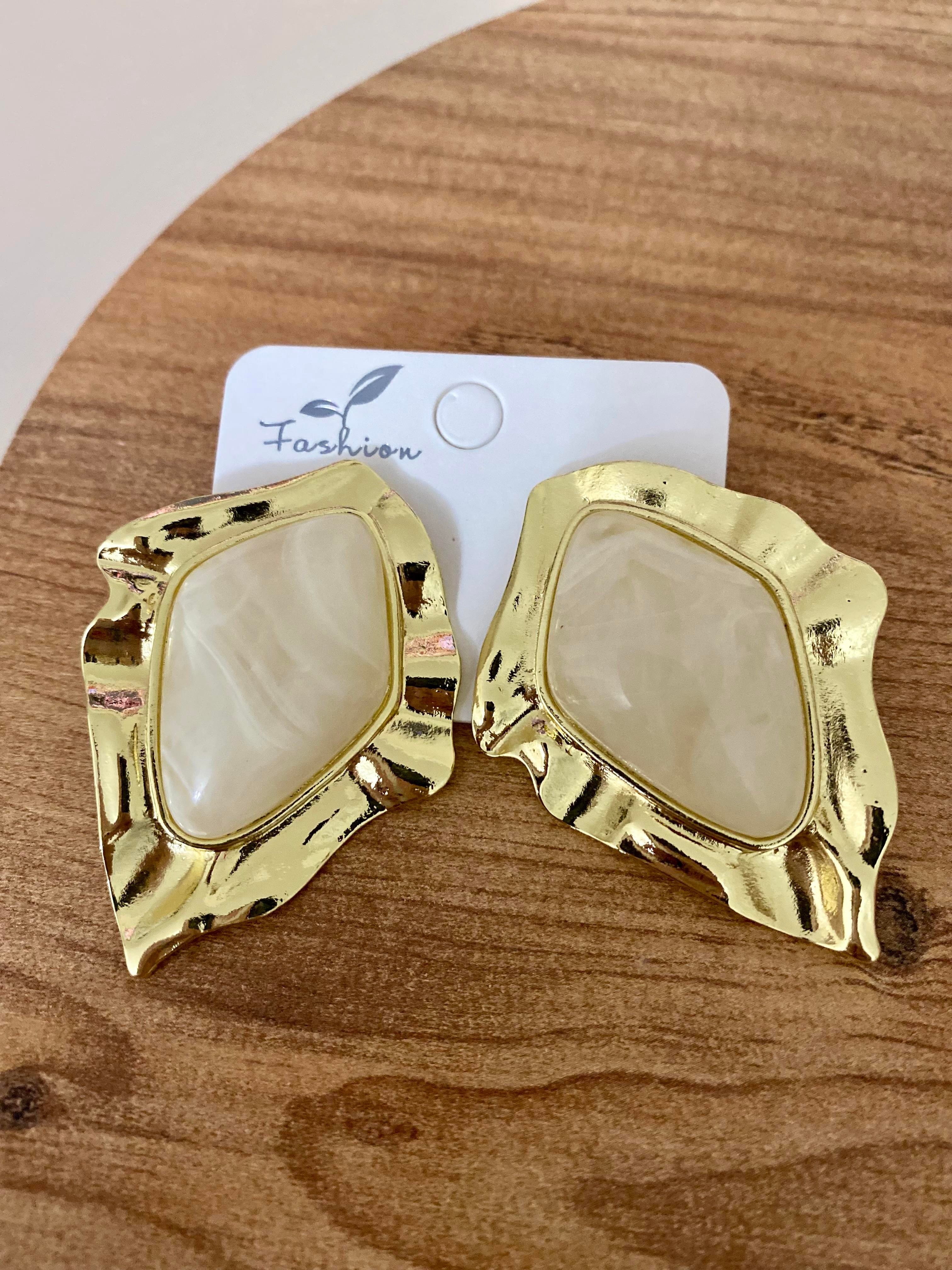 Gold Bej Mineli Küpe