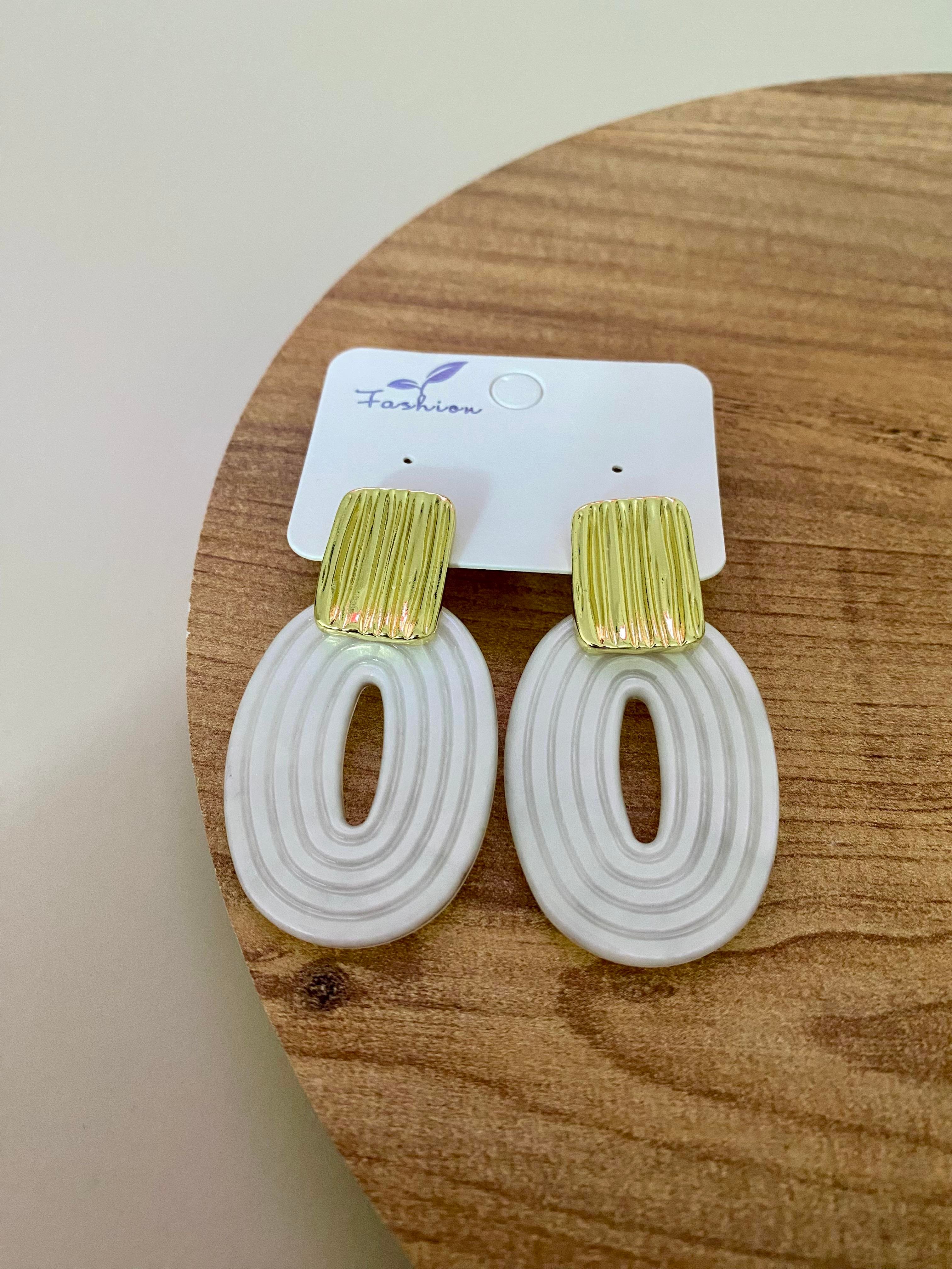Gold Beyaz Oval Küpe 