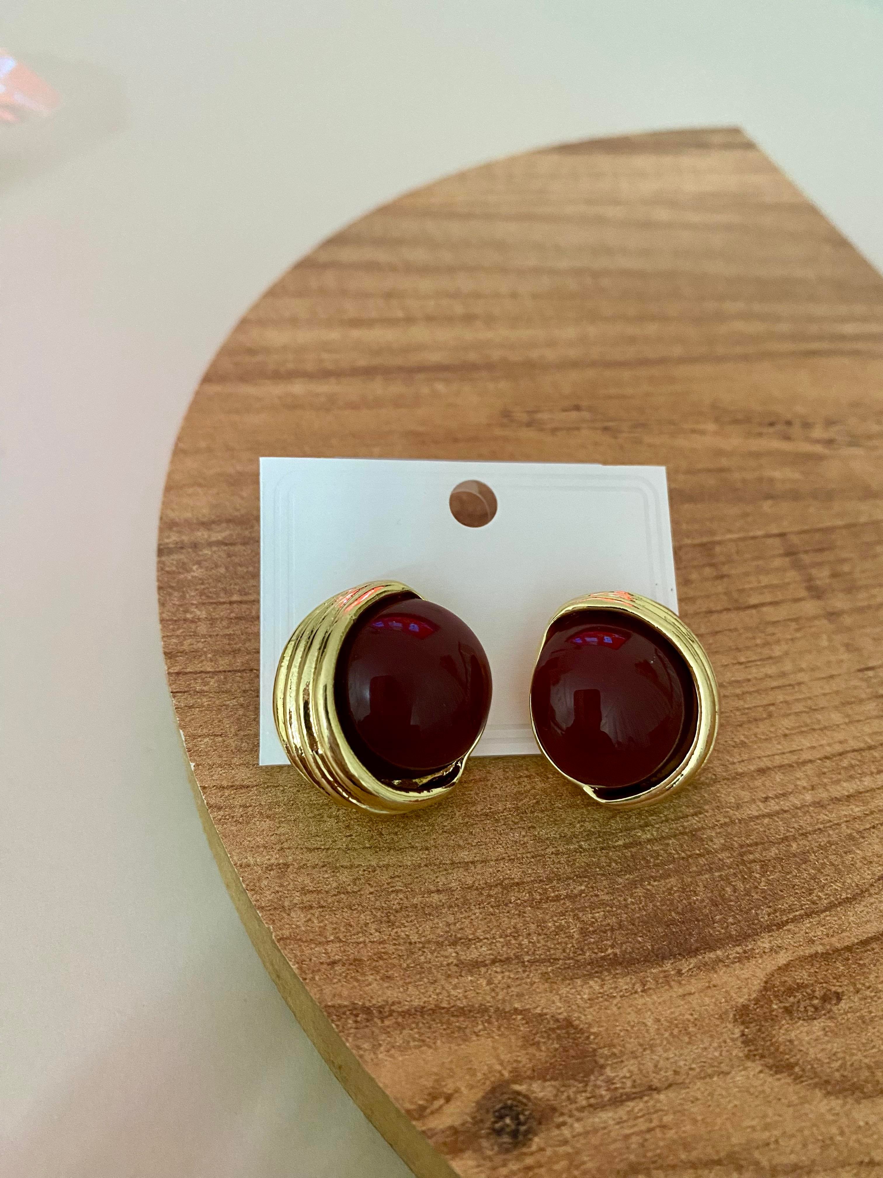 Gold Bordo Mineli Düğme Model Küpe