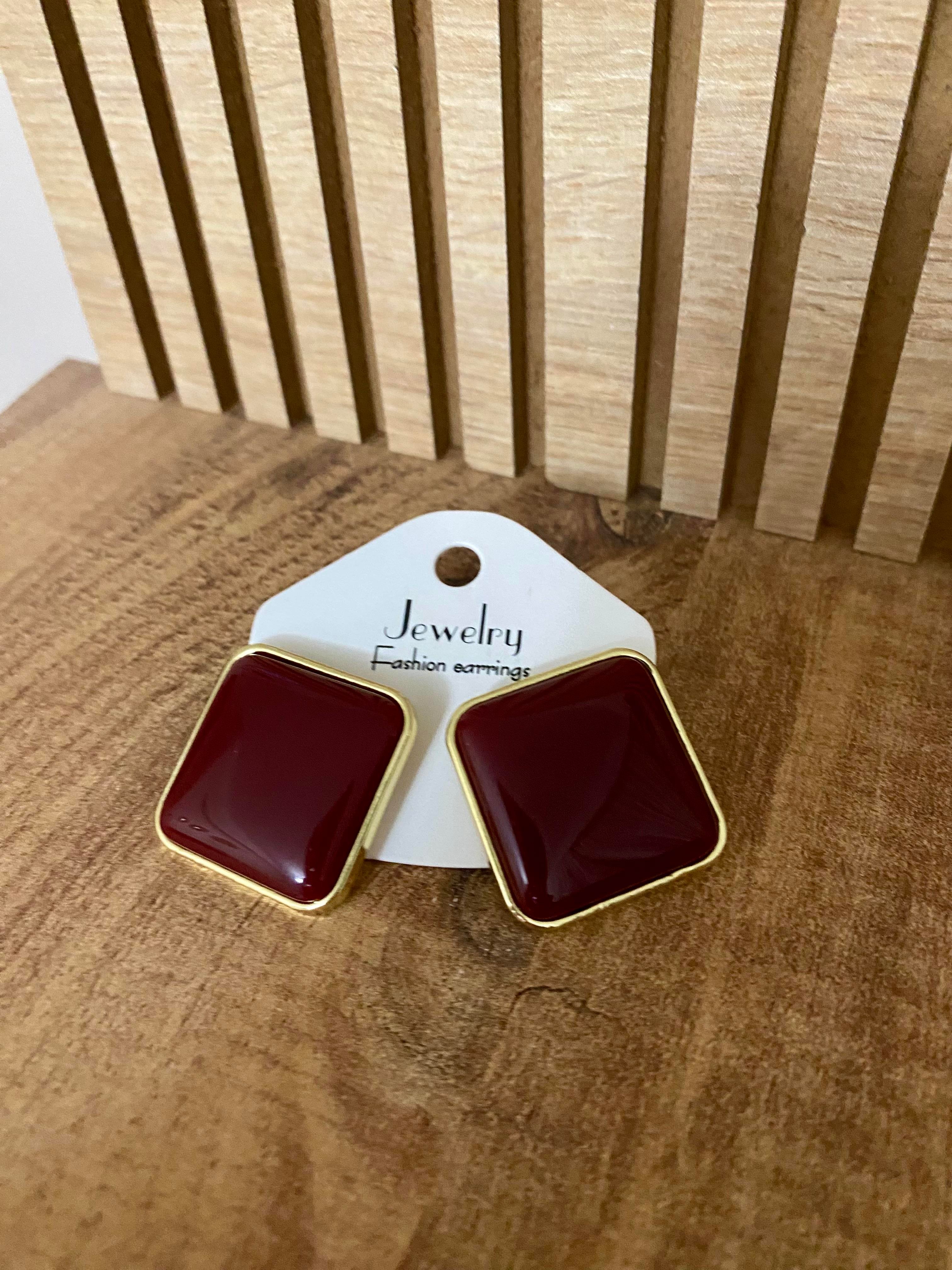 Gold Bordo Taşlı Marka Model Kare Küpe