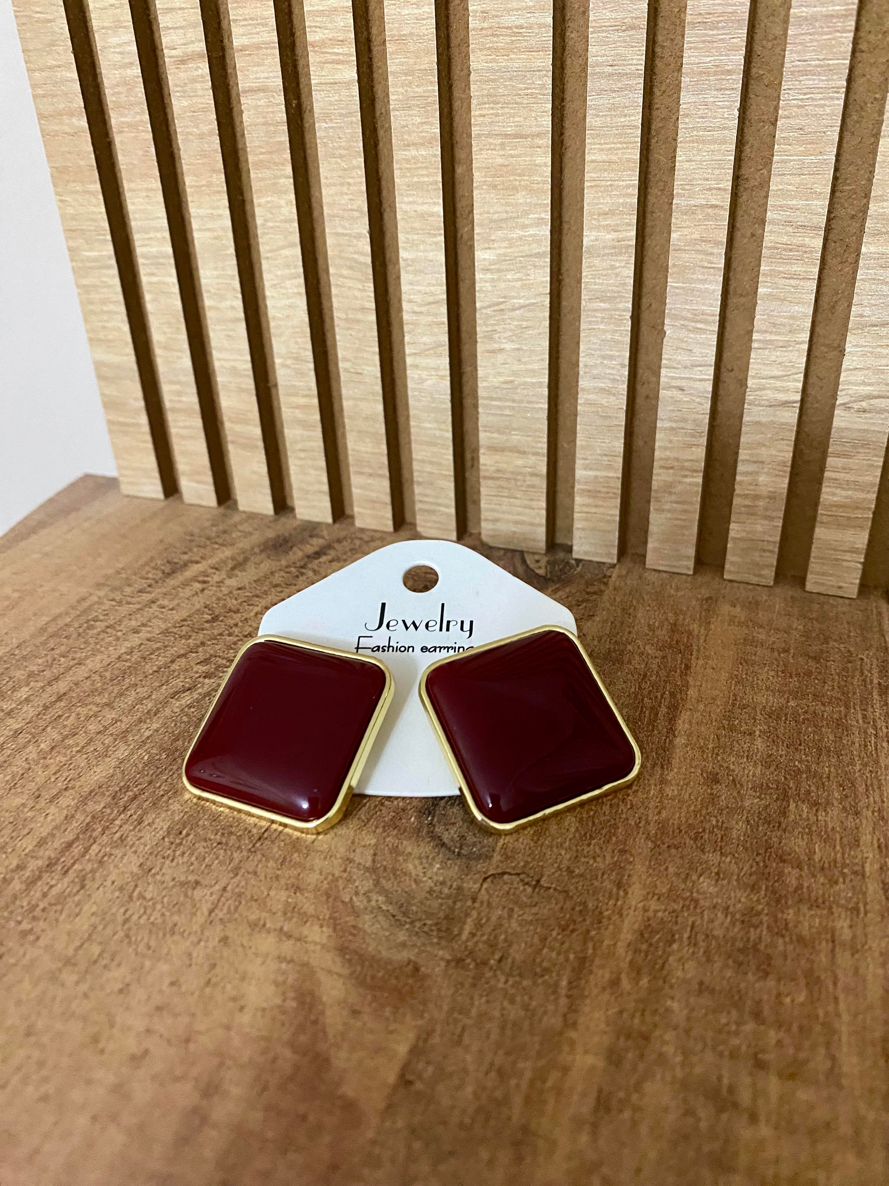 Gold Bordo Taşlı Marka Model Kare Küpe