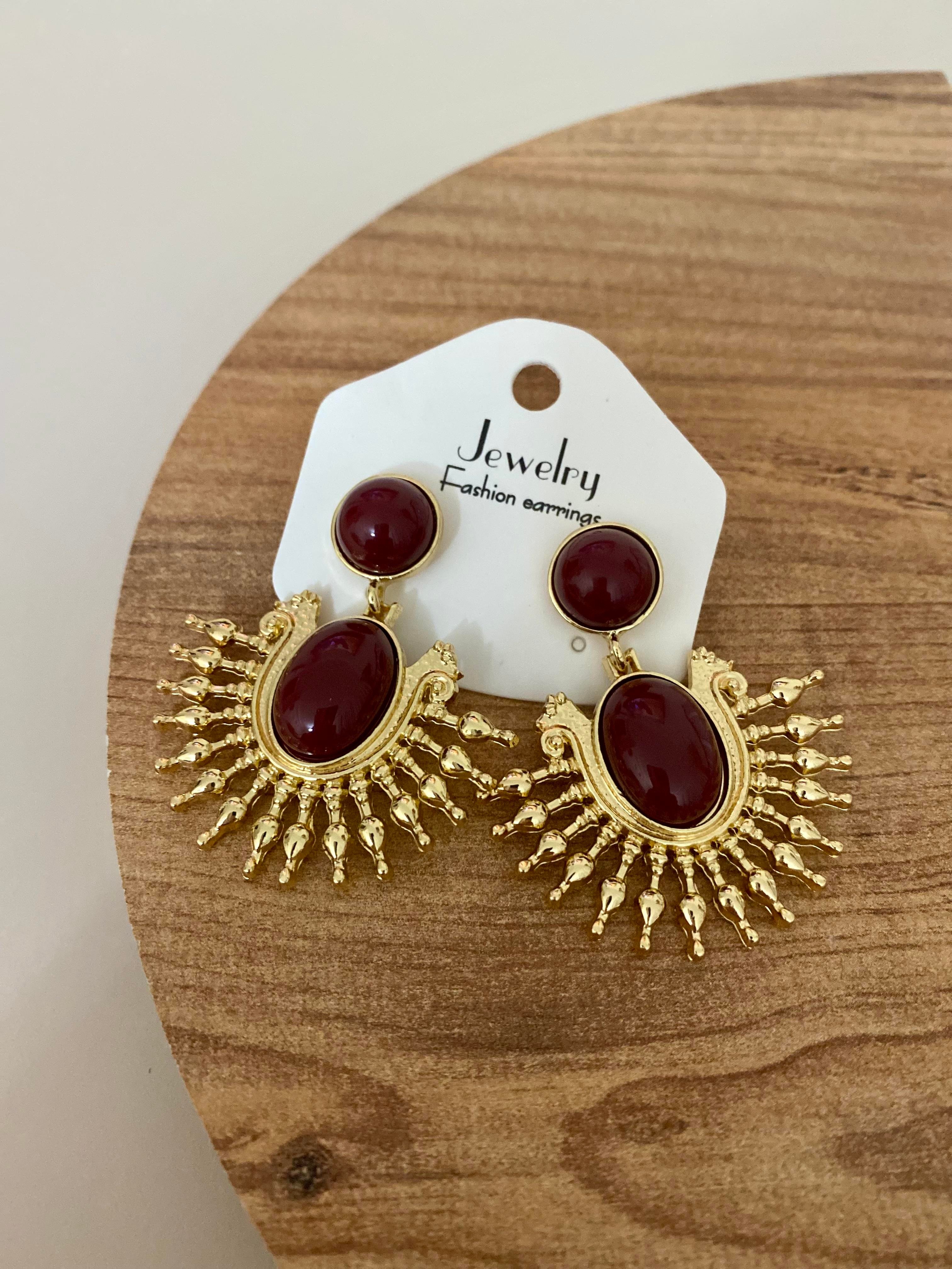 Gold Bordo Taşlı Sallantılı Vintage Küpe