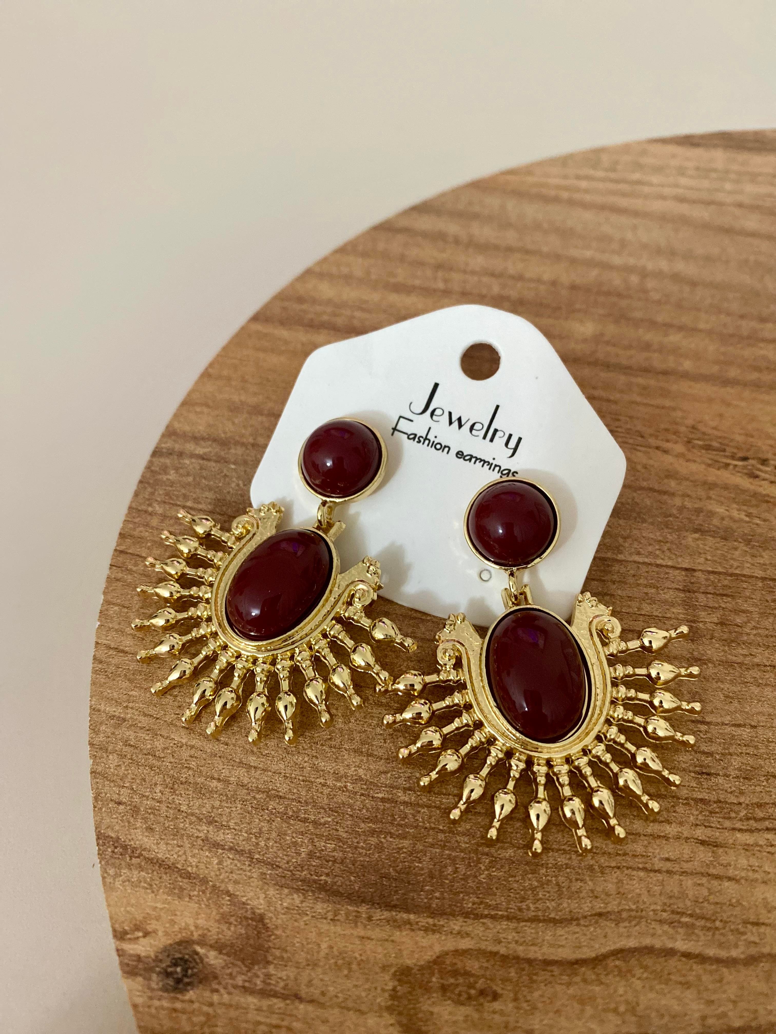 Gold Bordo Taşlı Sallantılı Vintage Küpe