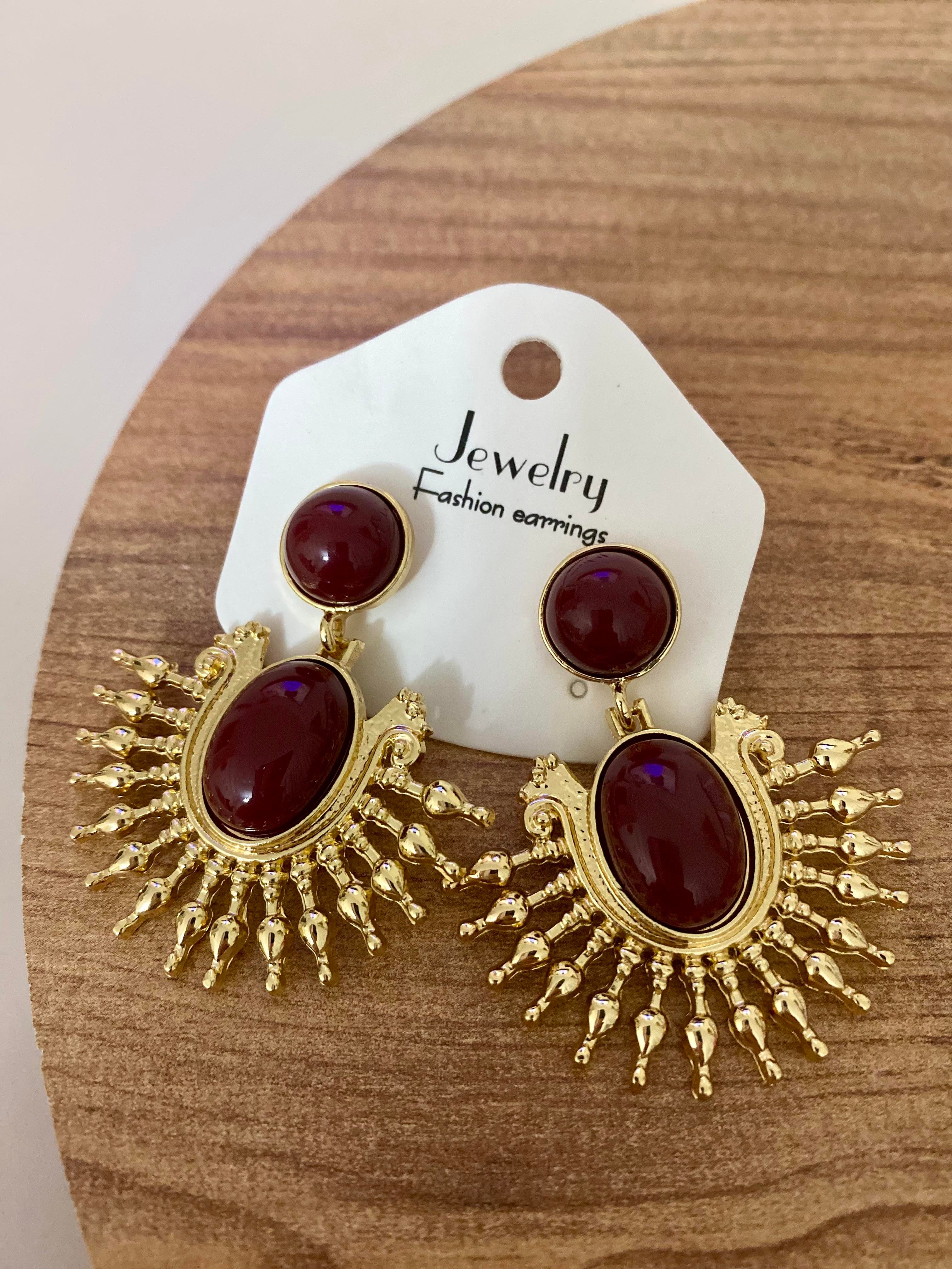 Gold Bordo Taşlı Sallantılı Vintage Küpe