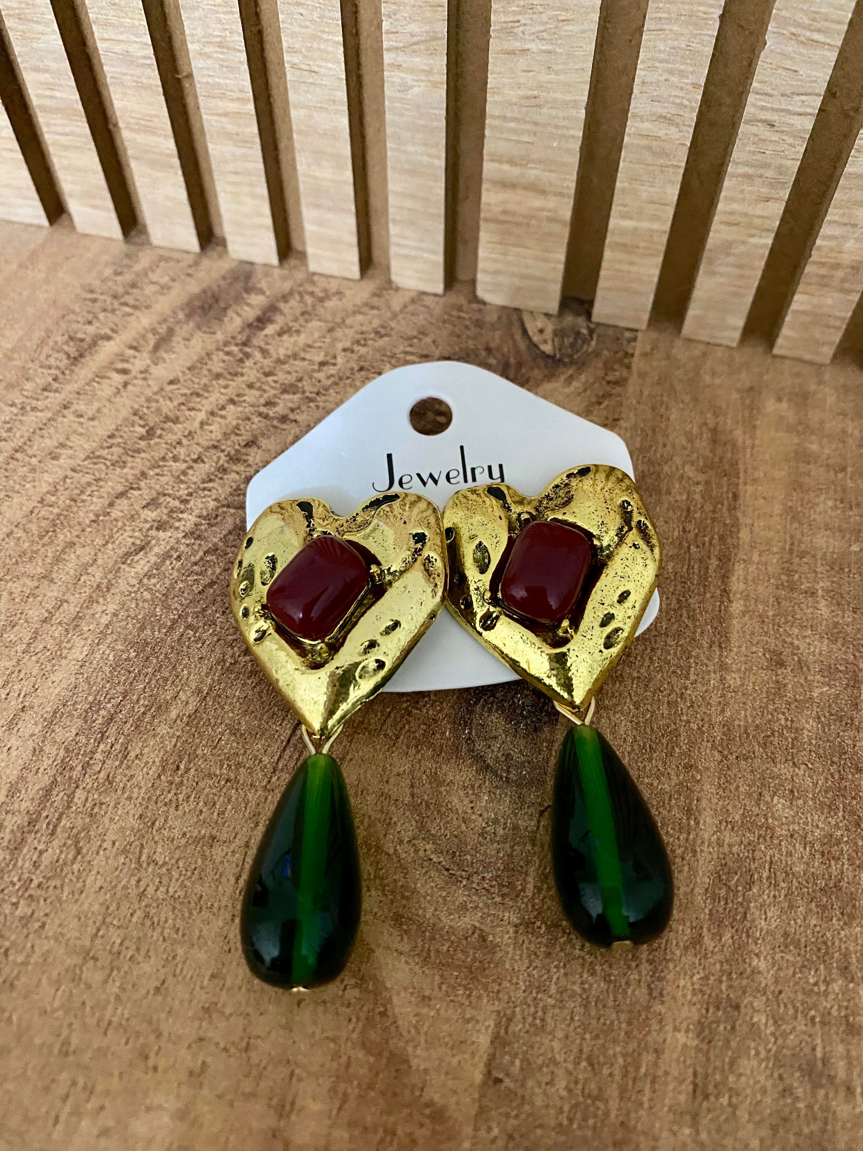 Gold Bordo Yeşil Marka Model Sallantılı Kalp Küpe