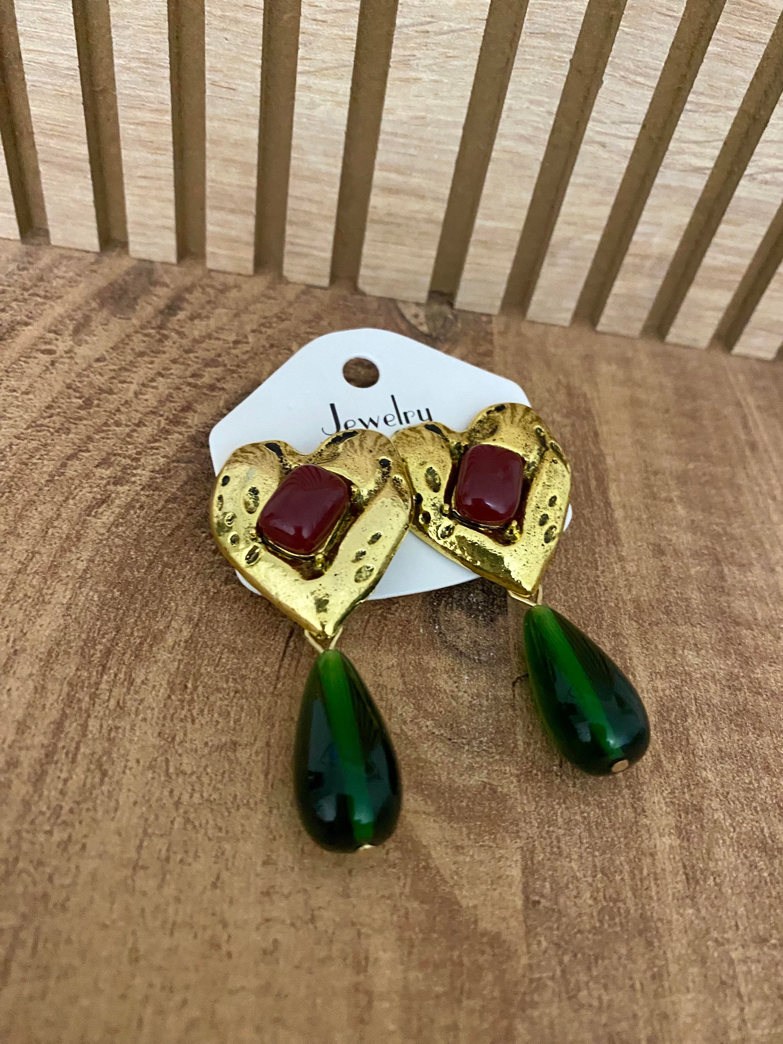Gold Bordo Yeşil Marka Model Sallantılı Kalp Küpe