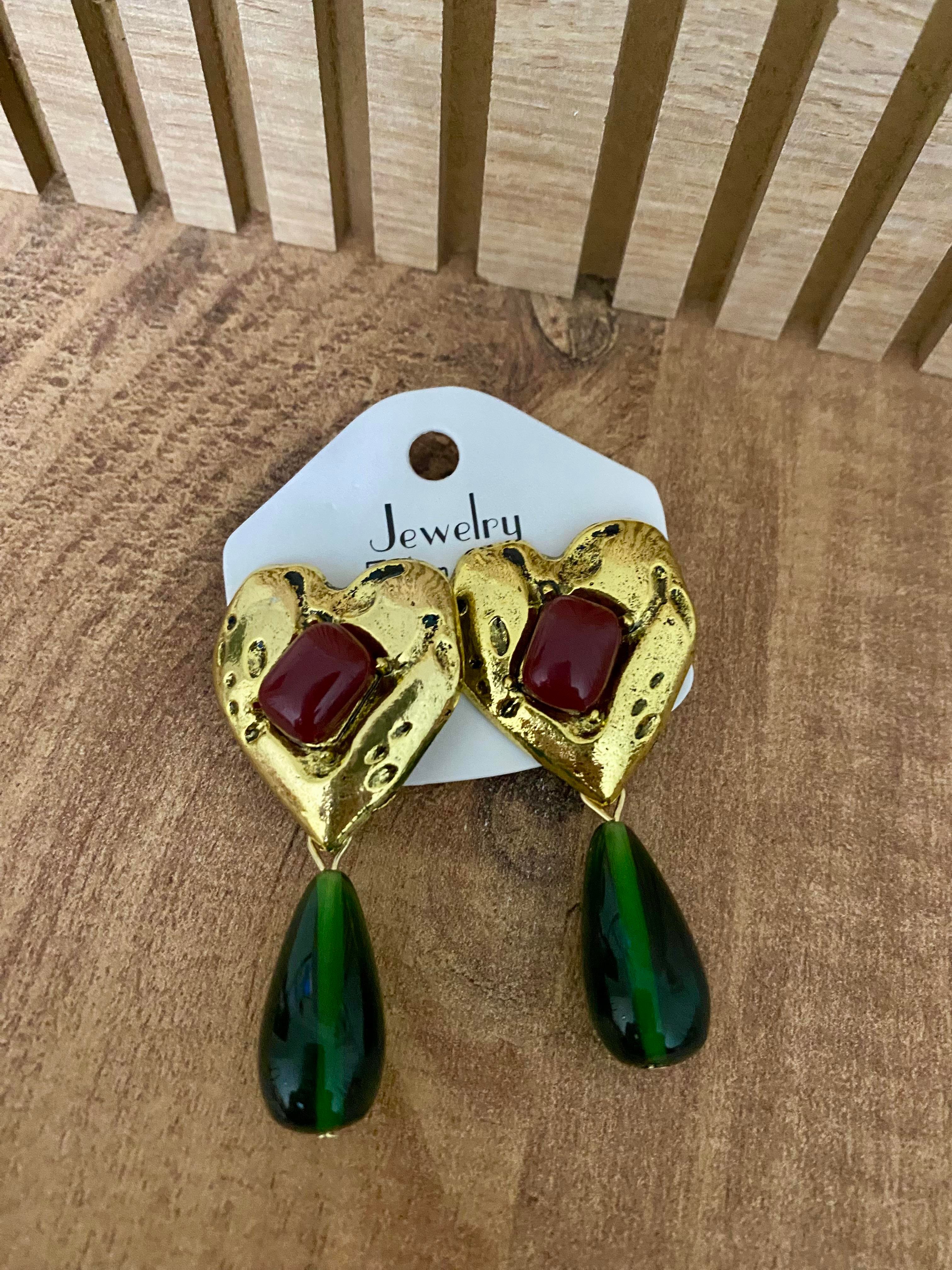 Gold Bordo Yeşil Marka Model Sallantılı Kalp Küpe