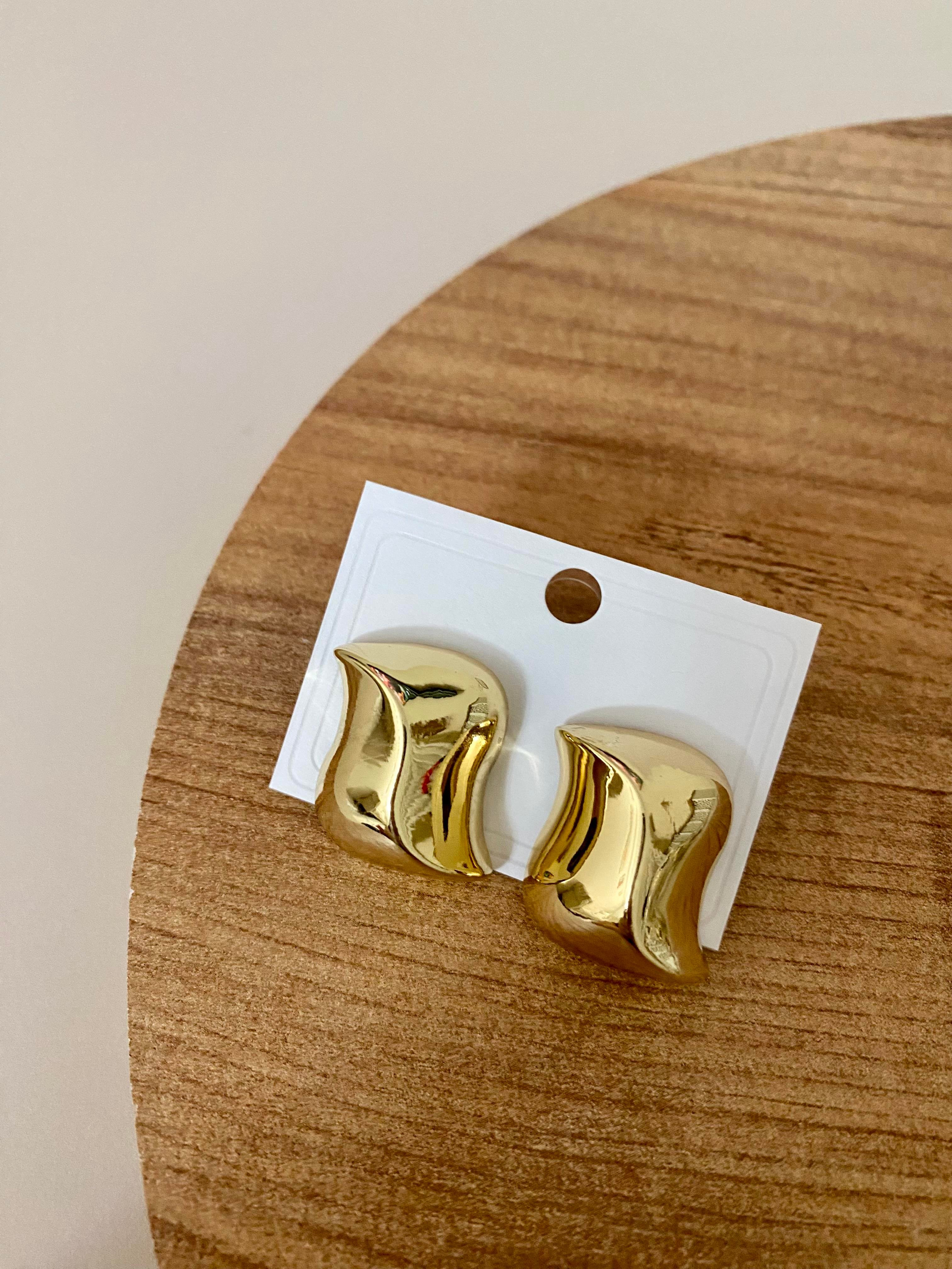 Gold Dalgalı Plaka Küpe