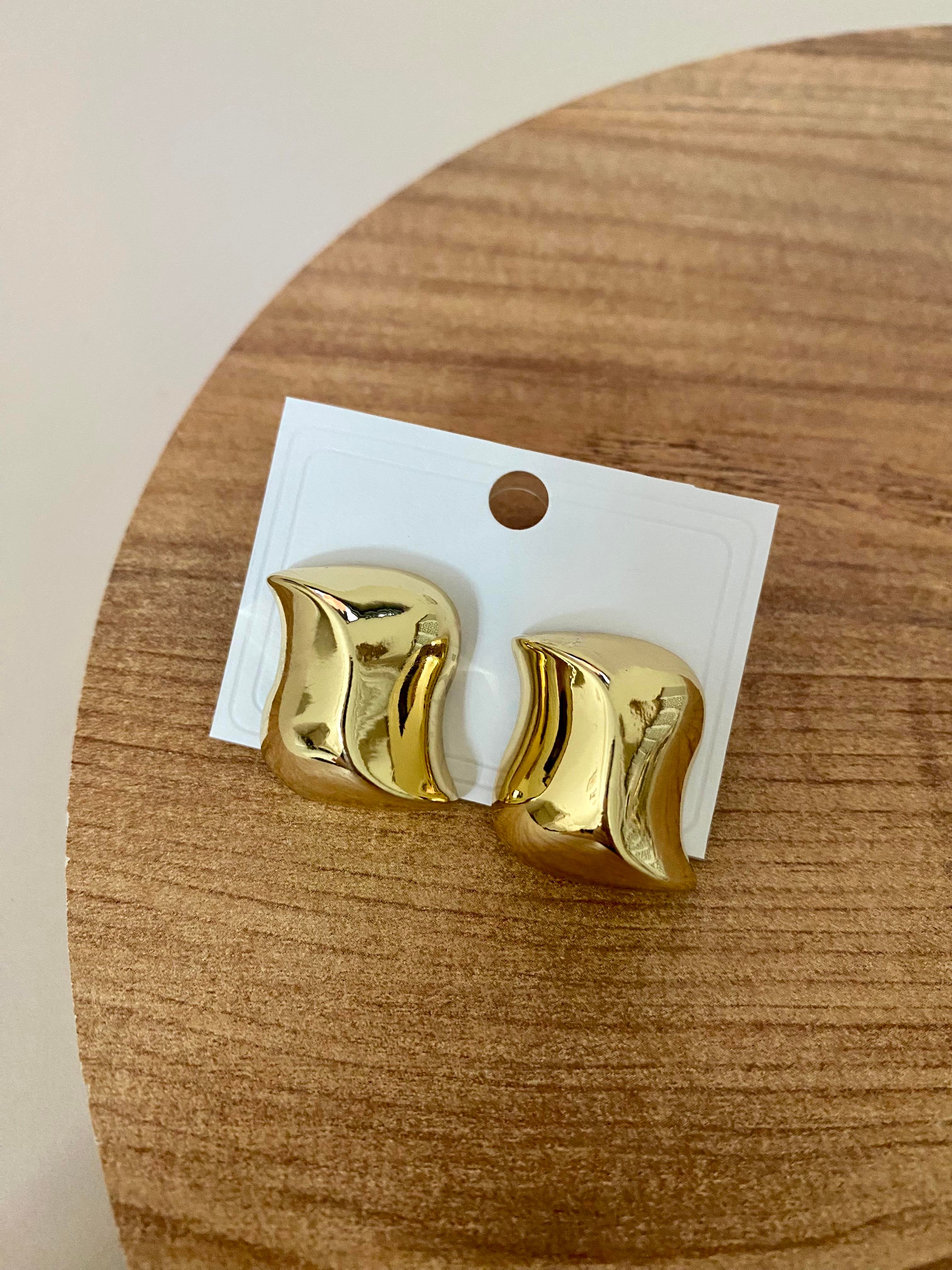 Gold Dalgalı Plaka Küpe