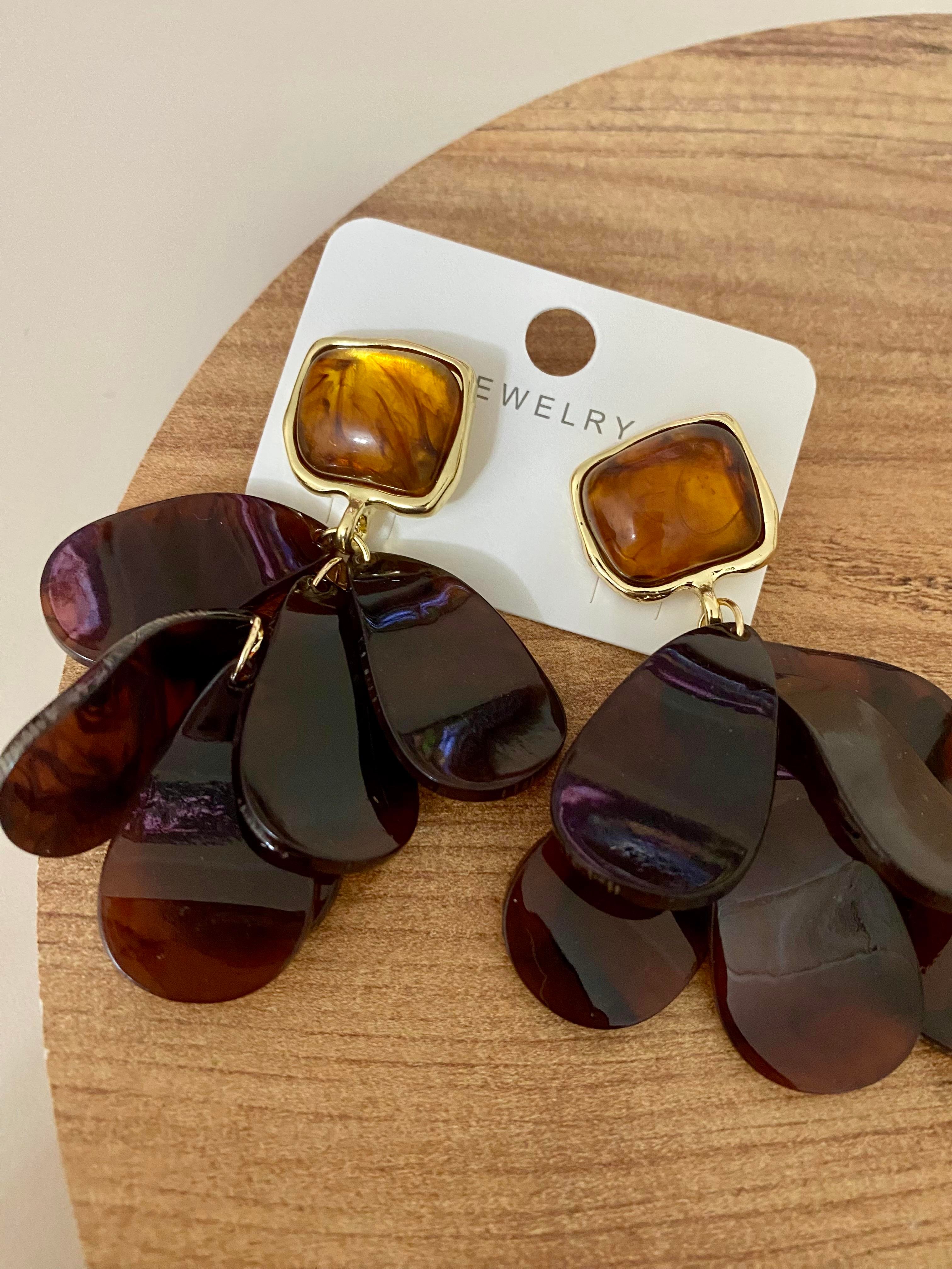 Gold Kahve Mineli Salllantılı Küpe
