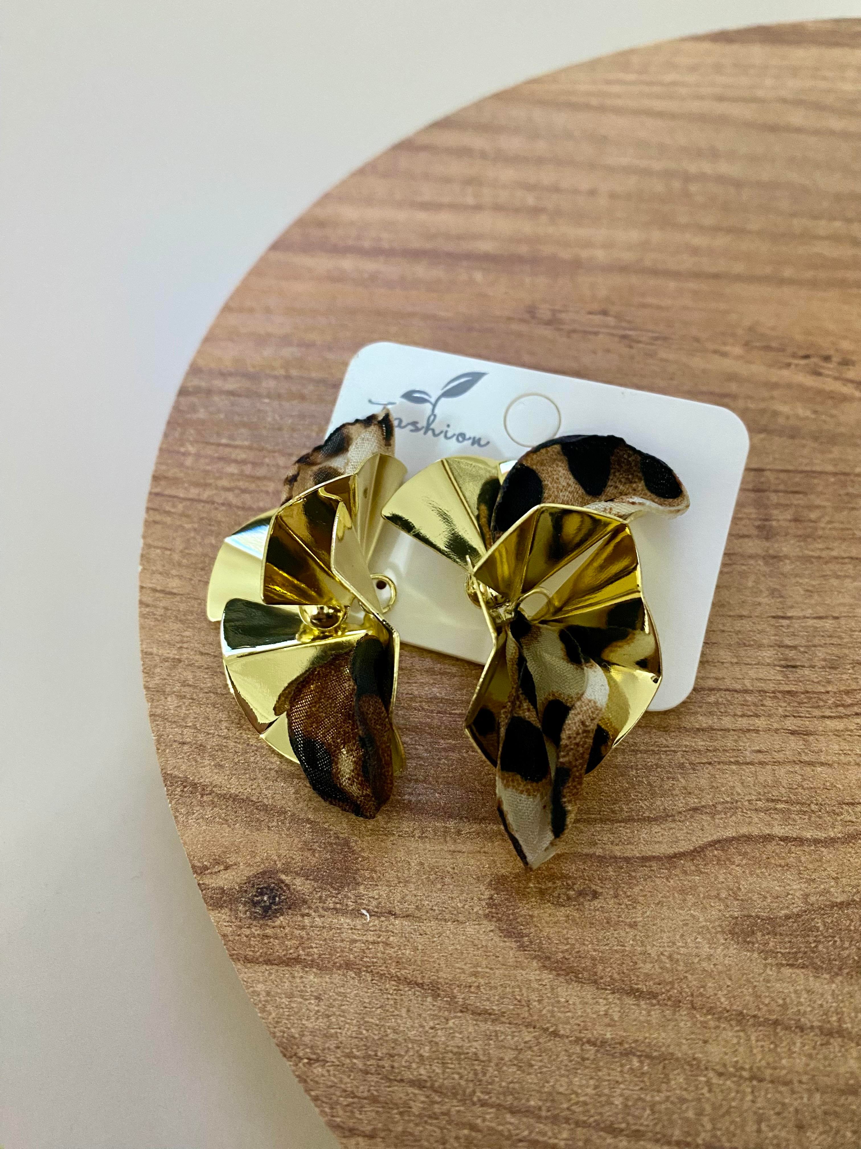 Gold Leo Desen Tül Detay Tasarım Küpe