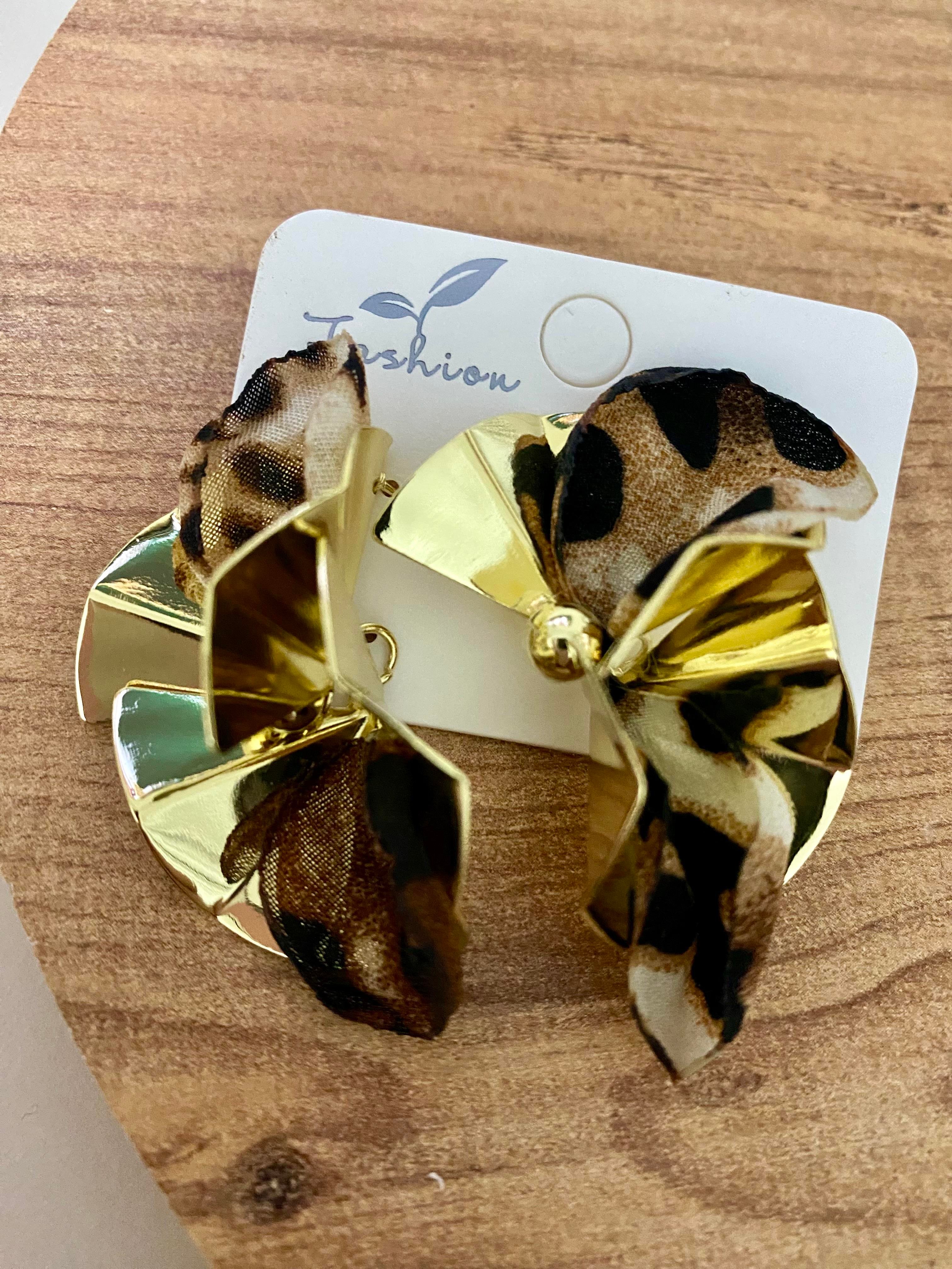Gold Leo Desen Tül Detay Tasarım Küpe