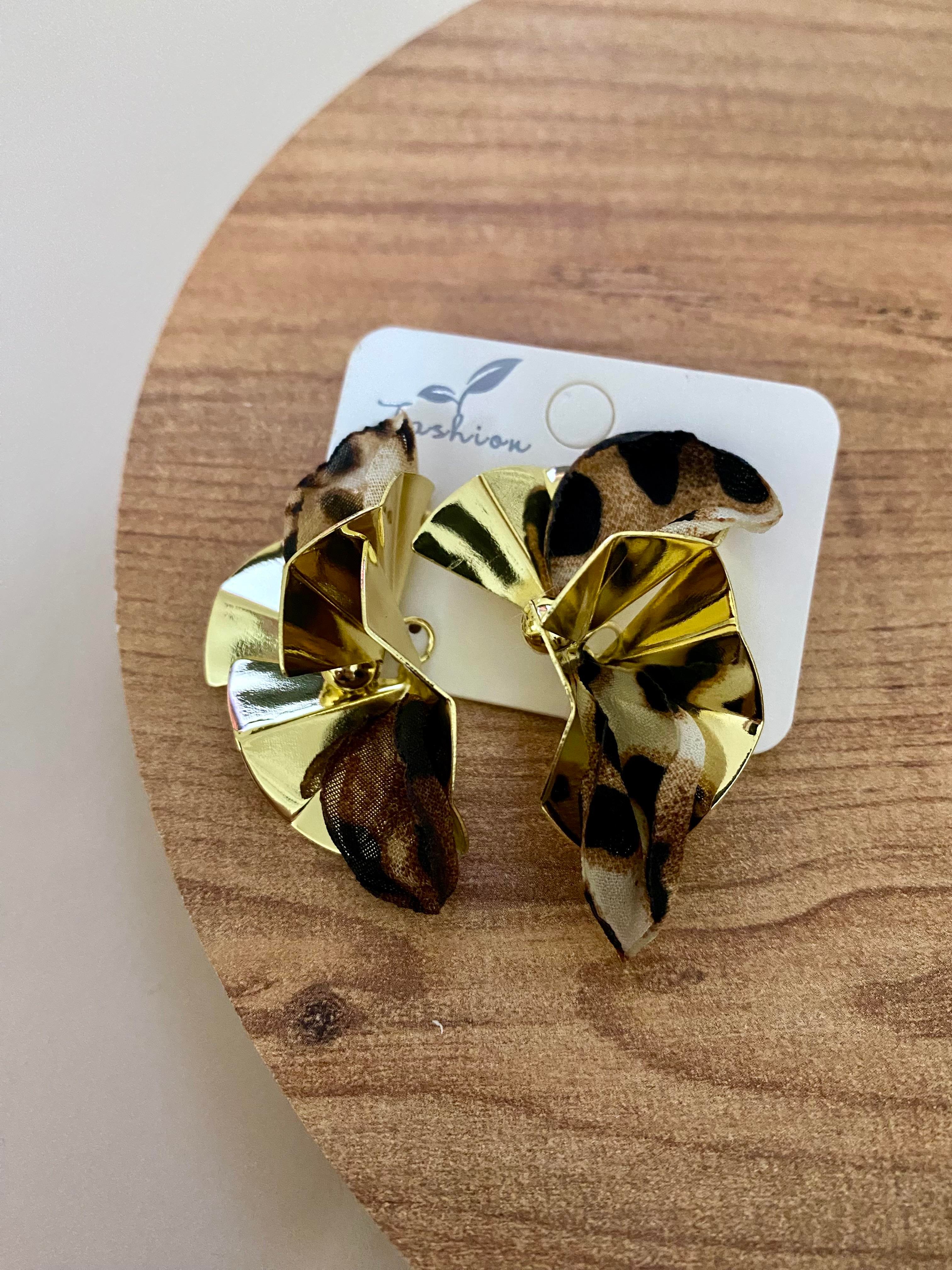 Gold Leo Desen Tül Detay Tasarım Küpe