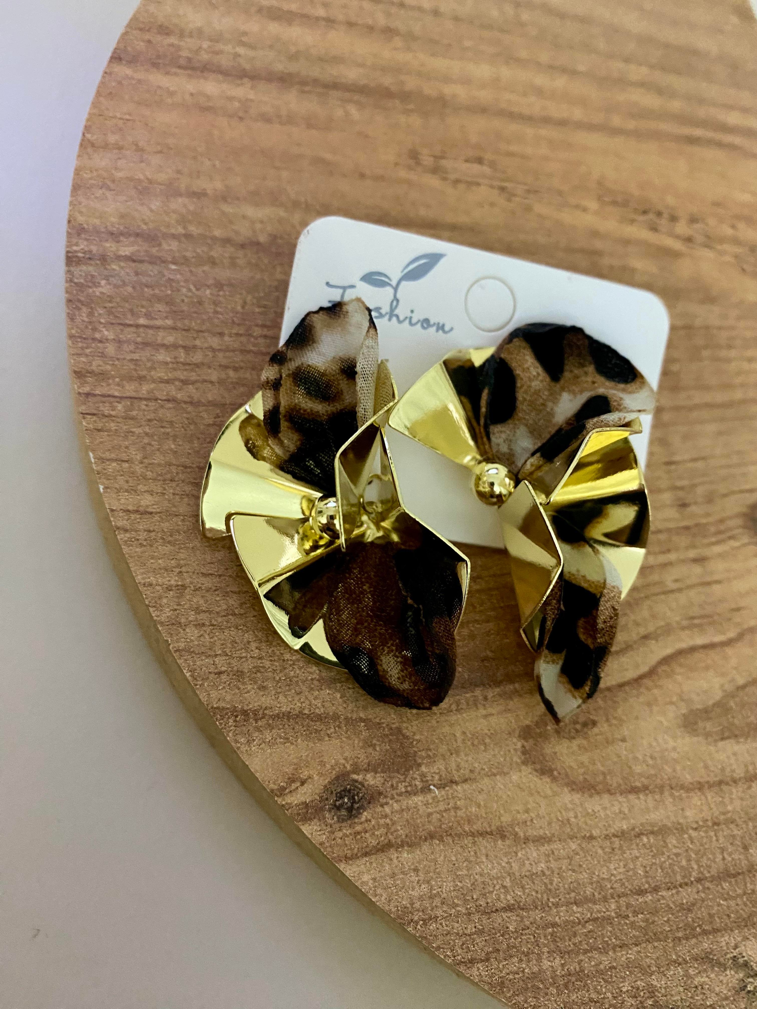 Gold Leo Desen Tül Detay Tasarım Küpe