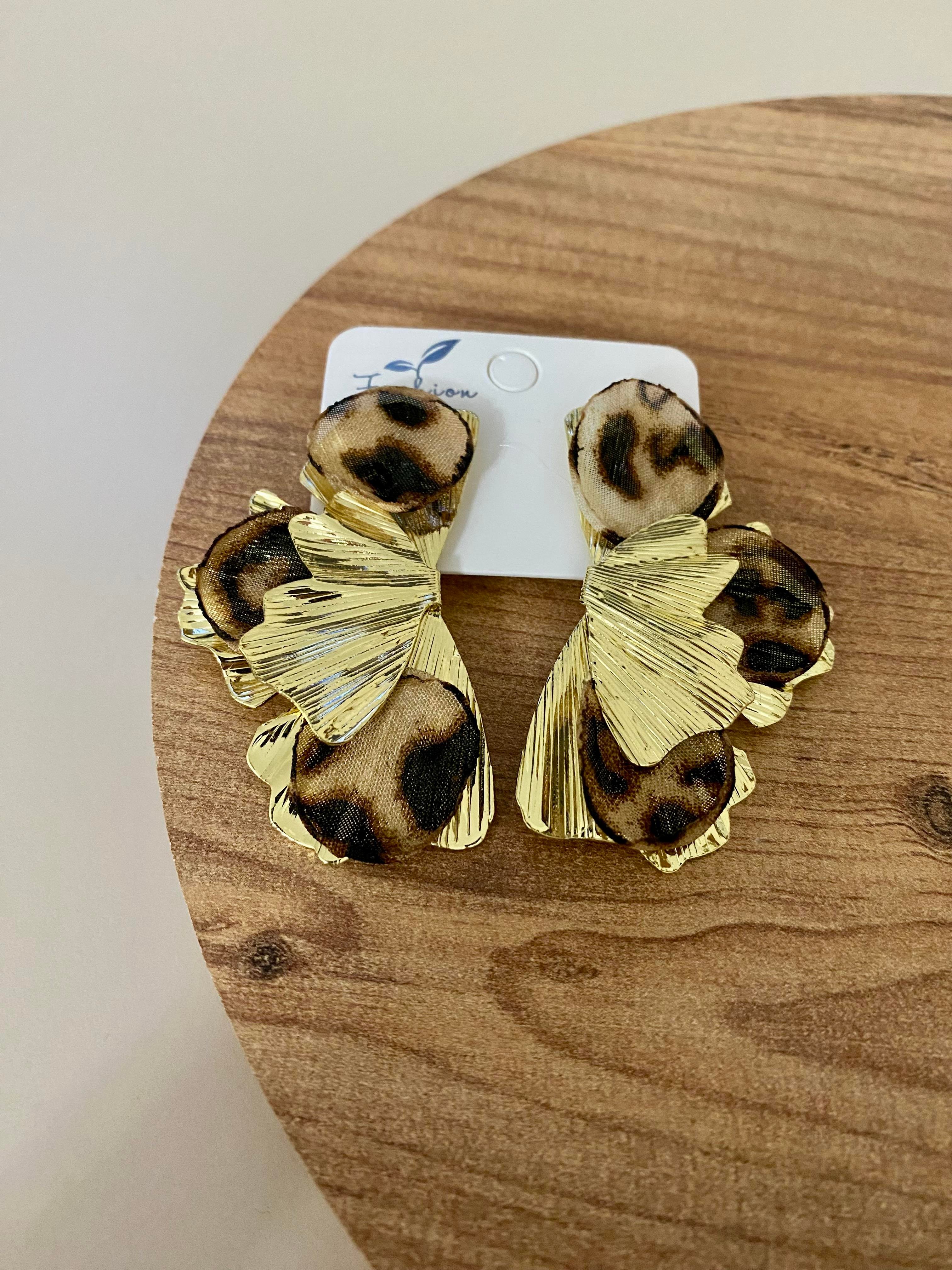 Gold Leo Desen Tül Detay Yaprak Küpe
