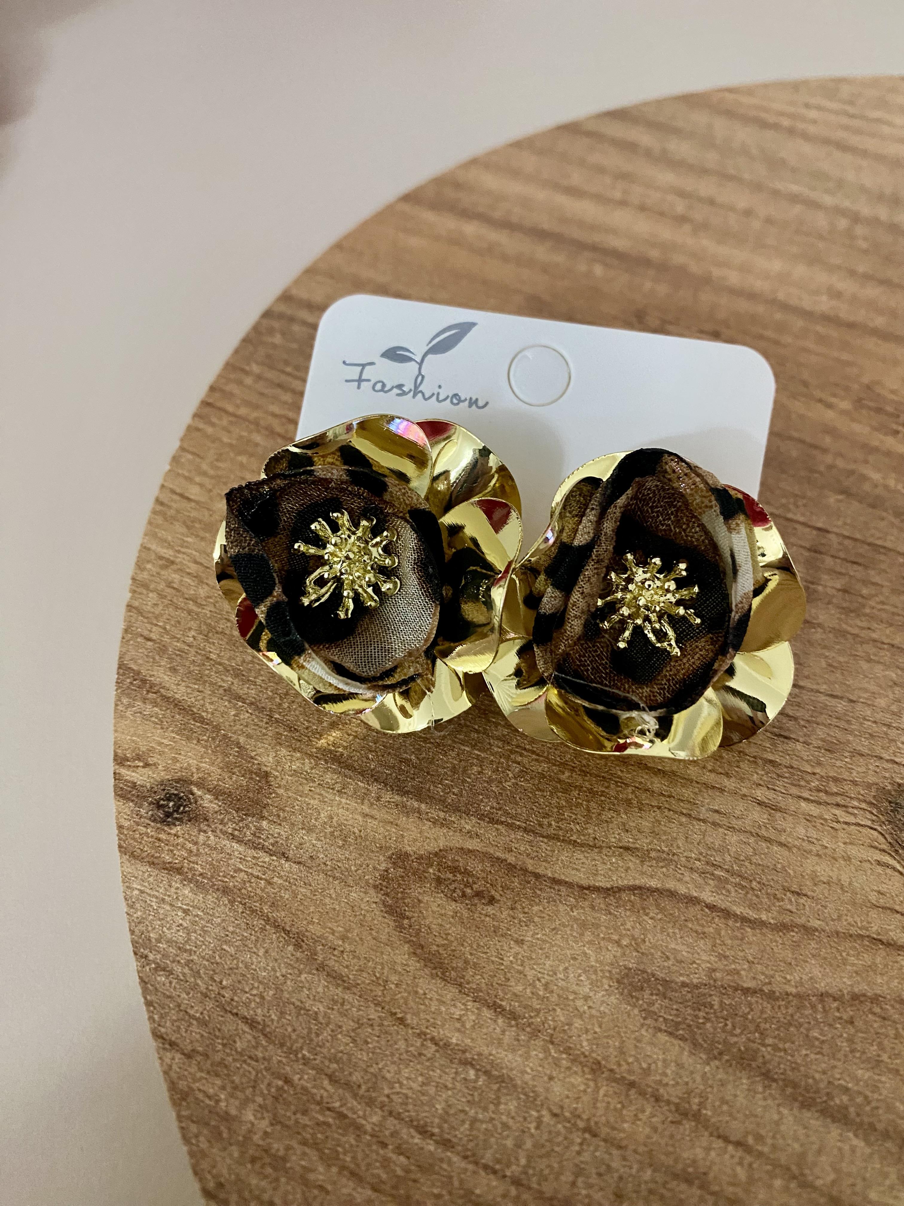 Gold Leo Tül Detay Tasarım Küpe
