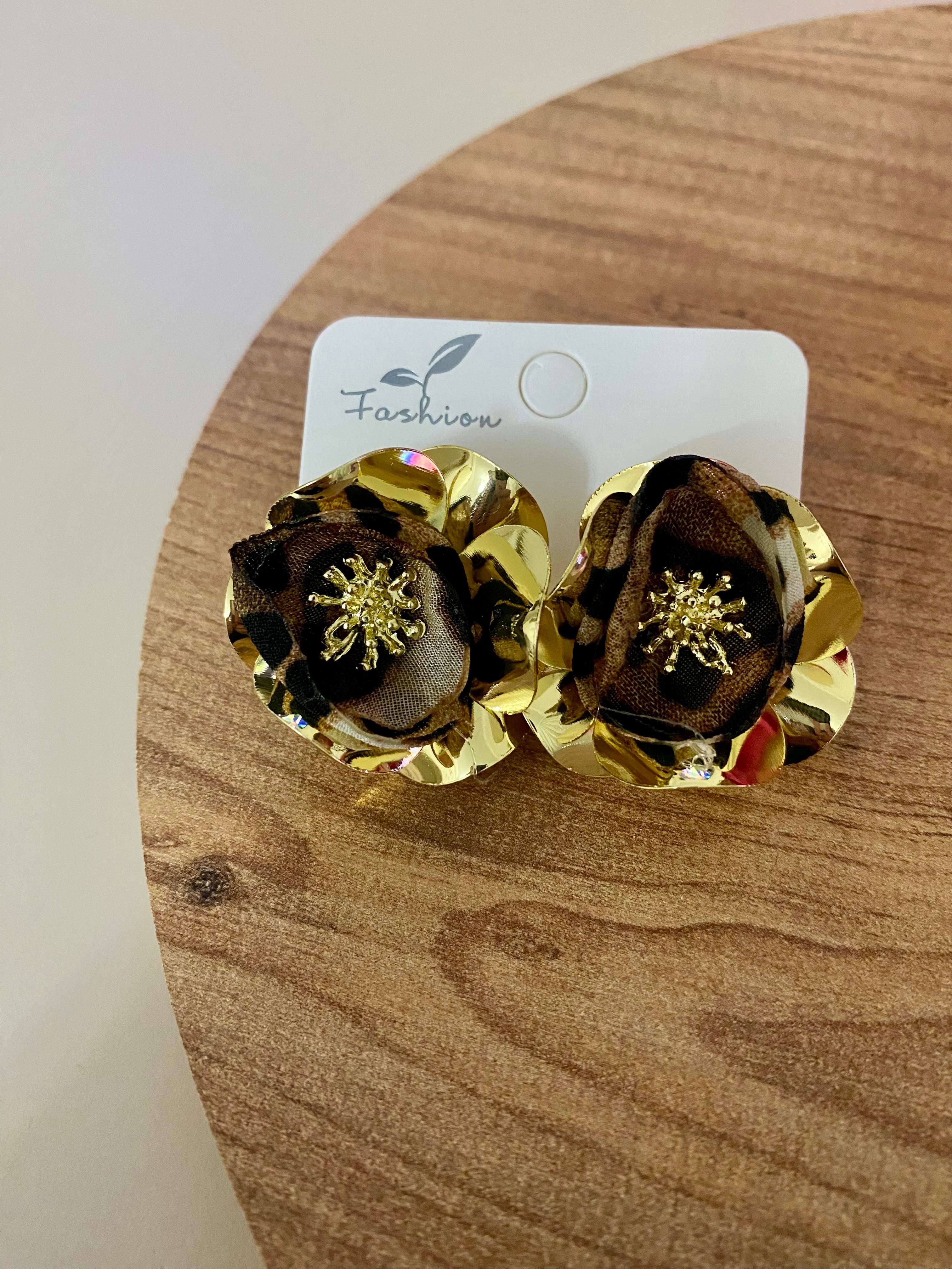 Gold Leo Tül Detay Tasarım Küpe
