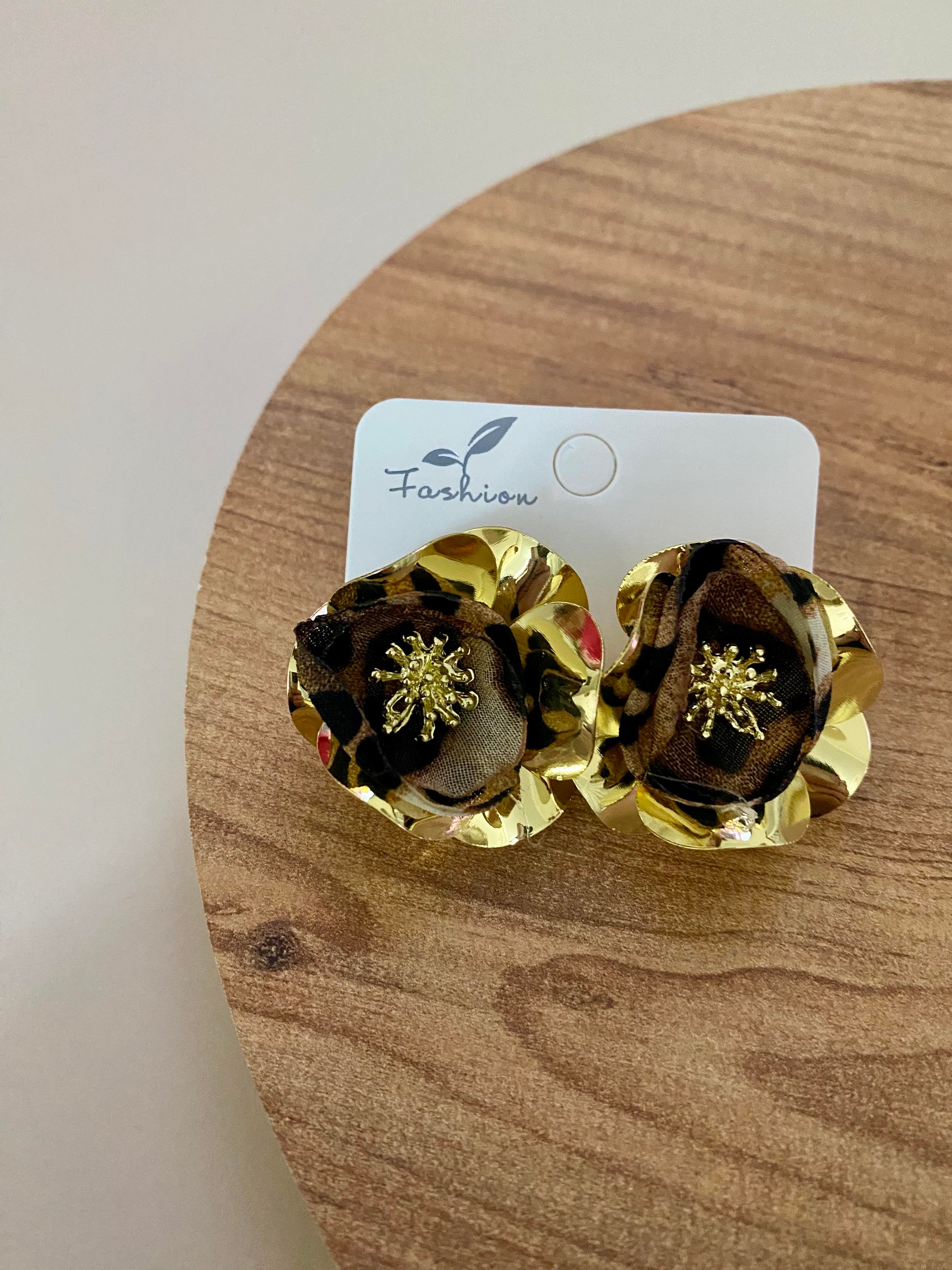Gold Leo Tül Detay Tasarım Küpe