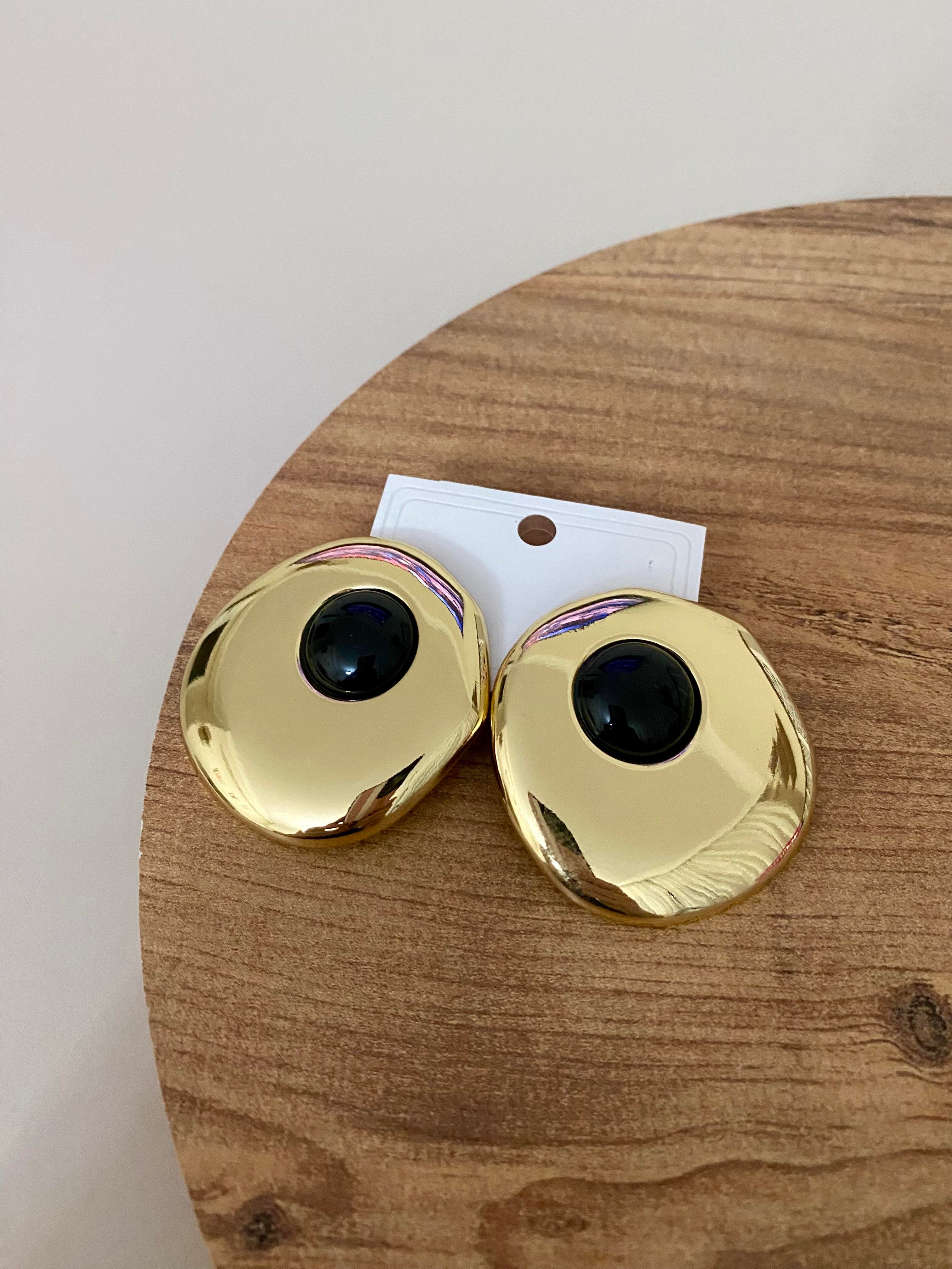 Gold Oval Siyah Mineli Küpe 