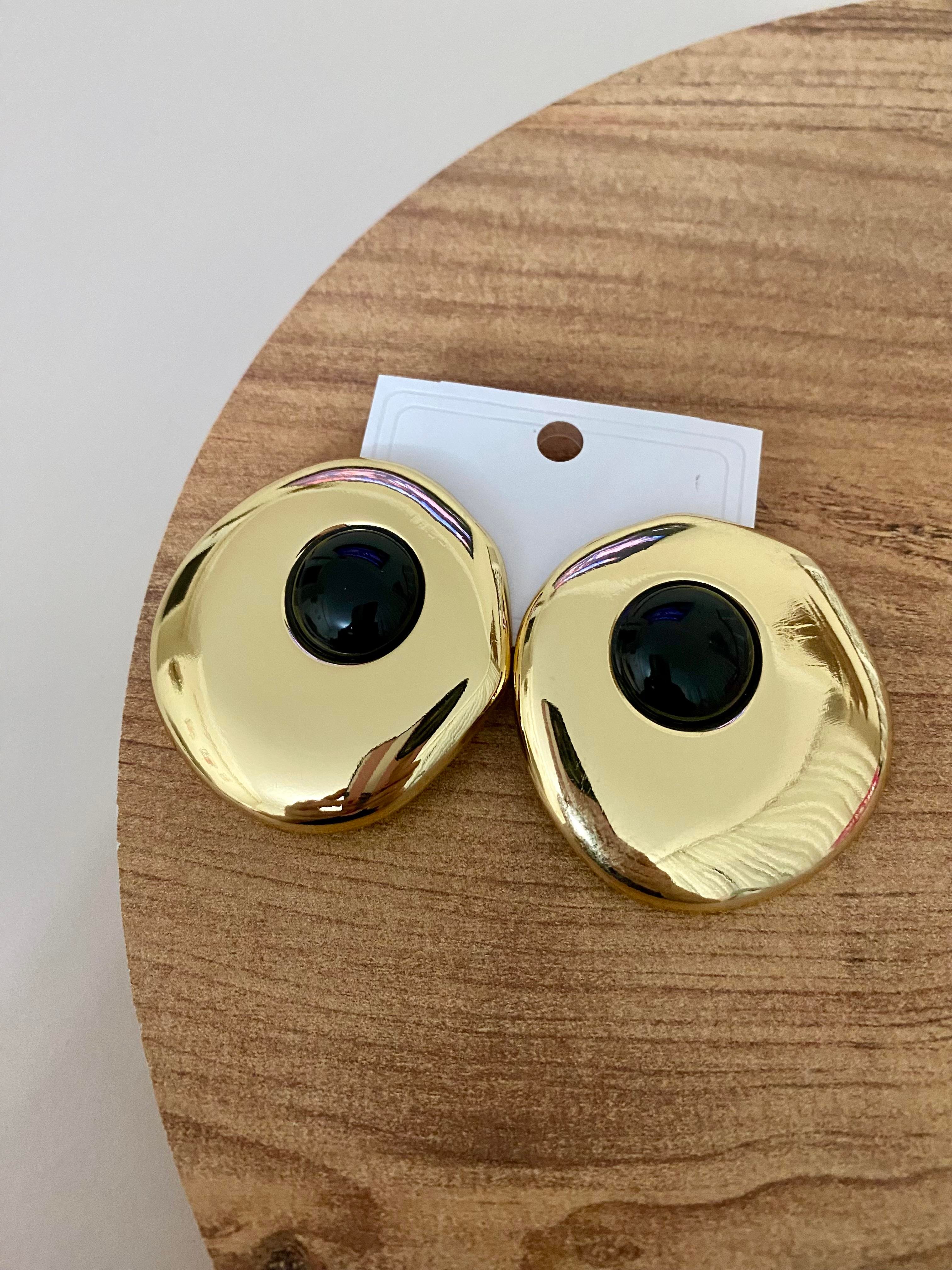 Gold Oval Siyah Mineli Küpe 