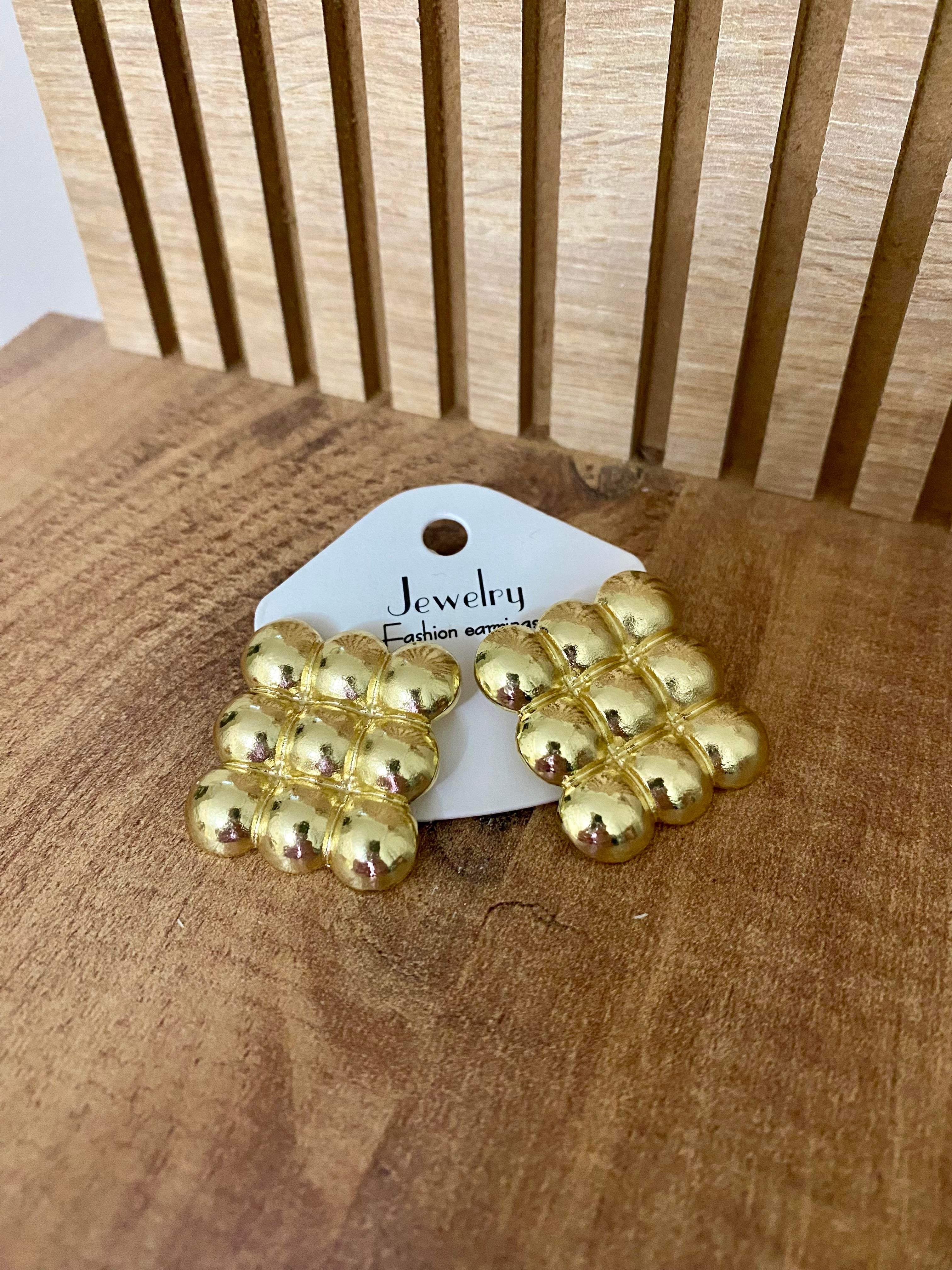 Gold Plaka Bombeli Marka Model Küpe