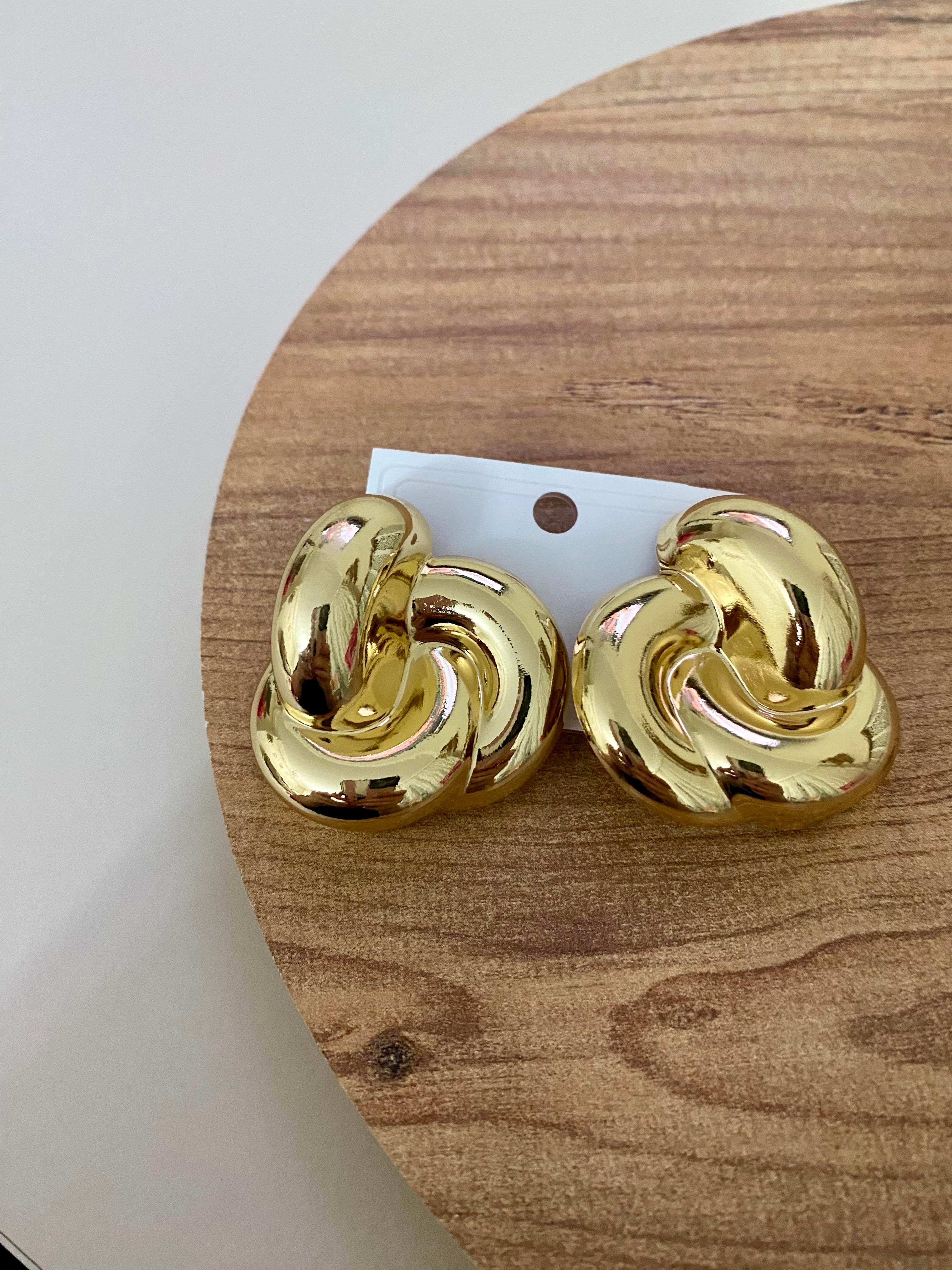 Gold Renk Halka Tasarım Küpe