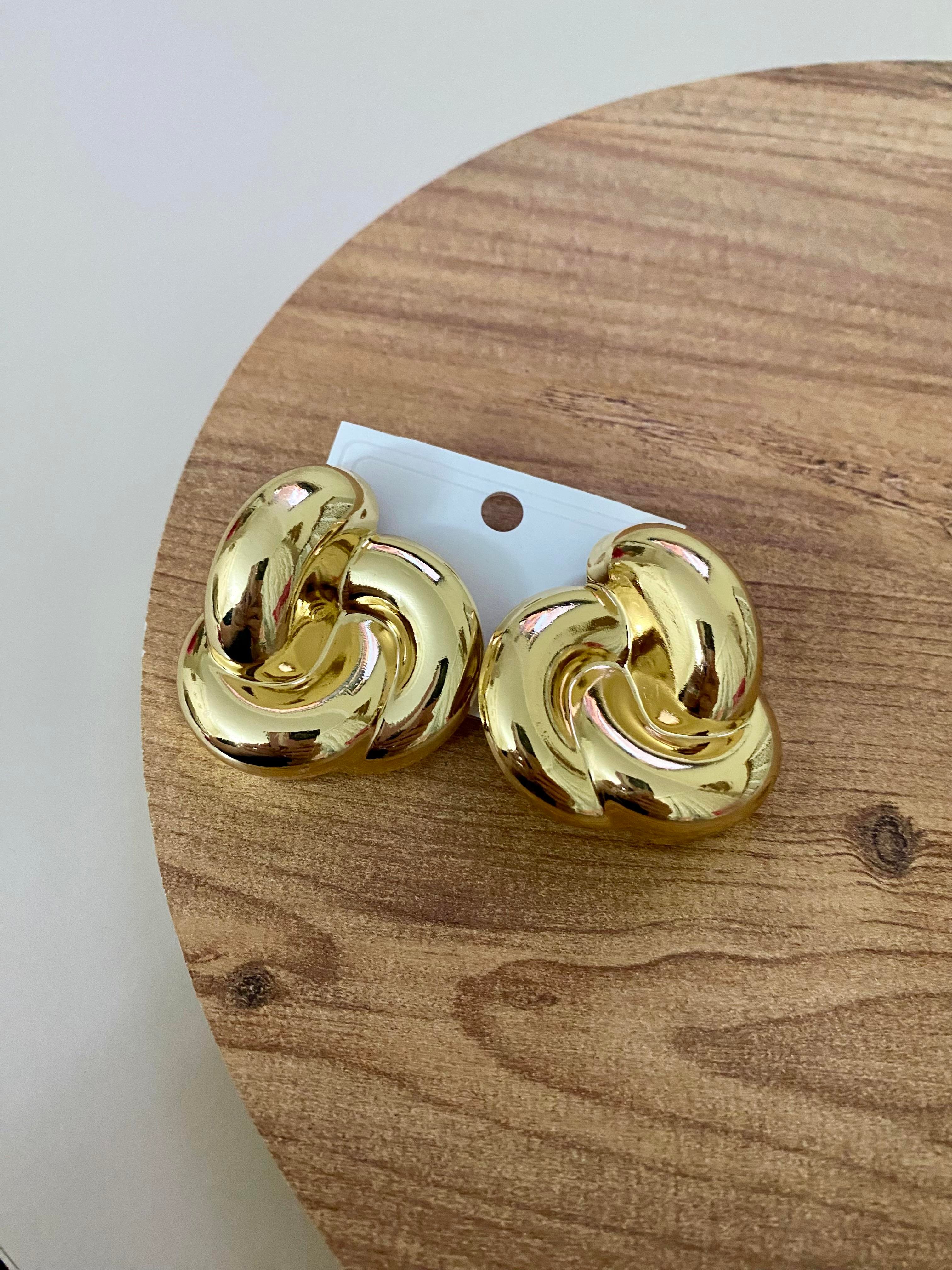 Gold Renk Halka Tasarım Küpe