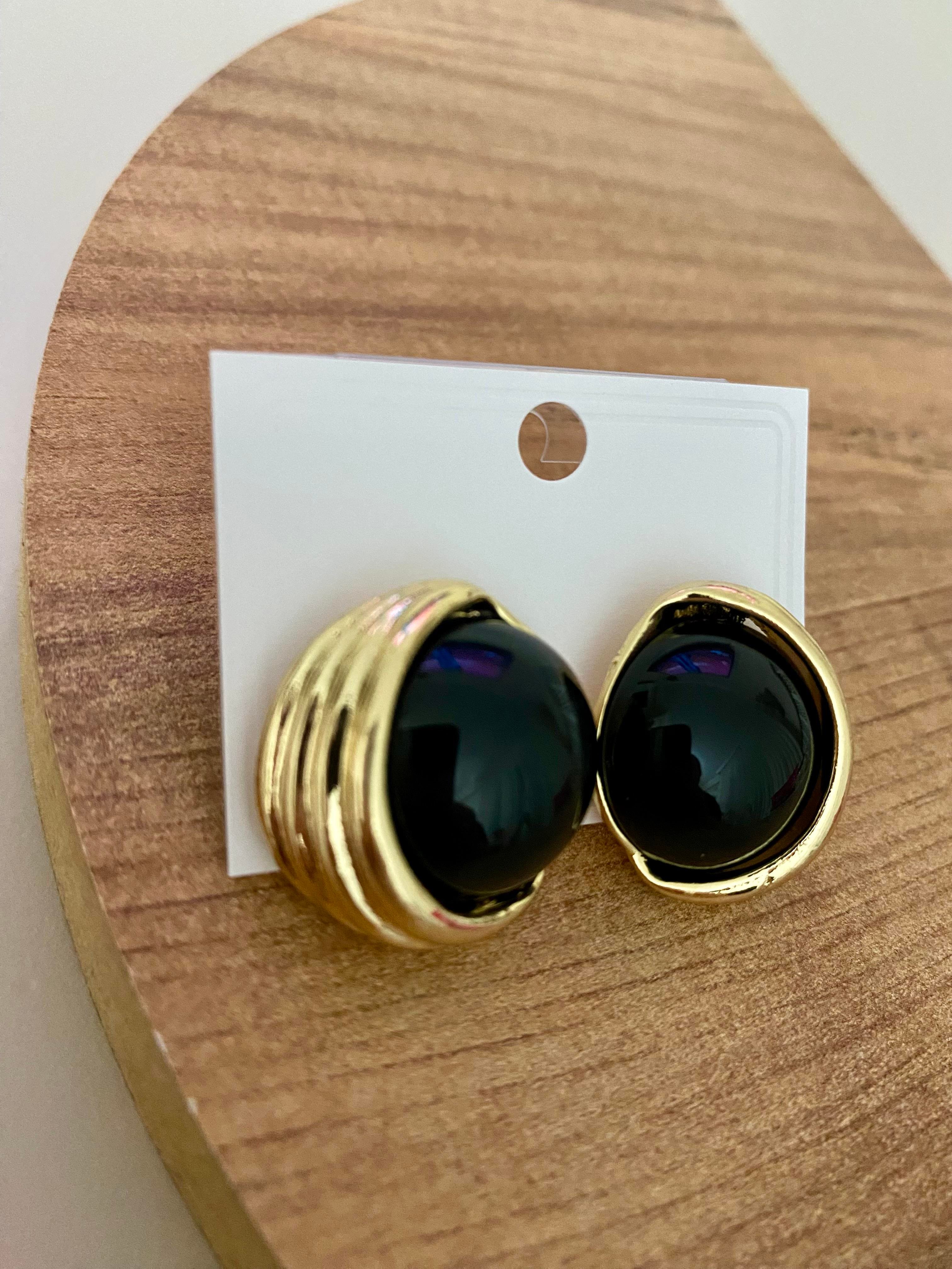 Gold Siyah Mineli Düğme Model Küpe