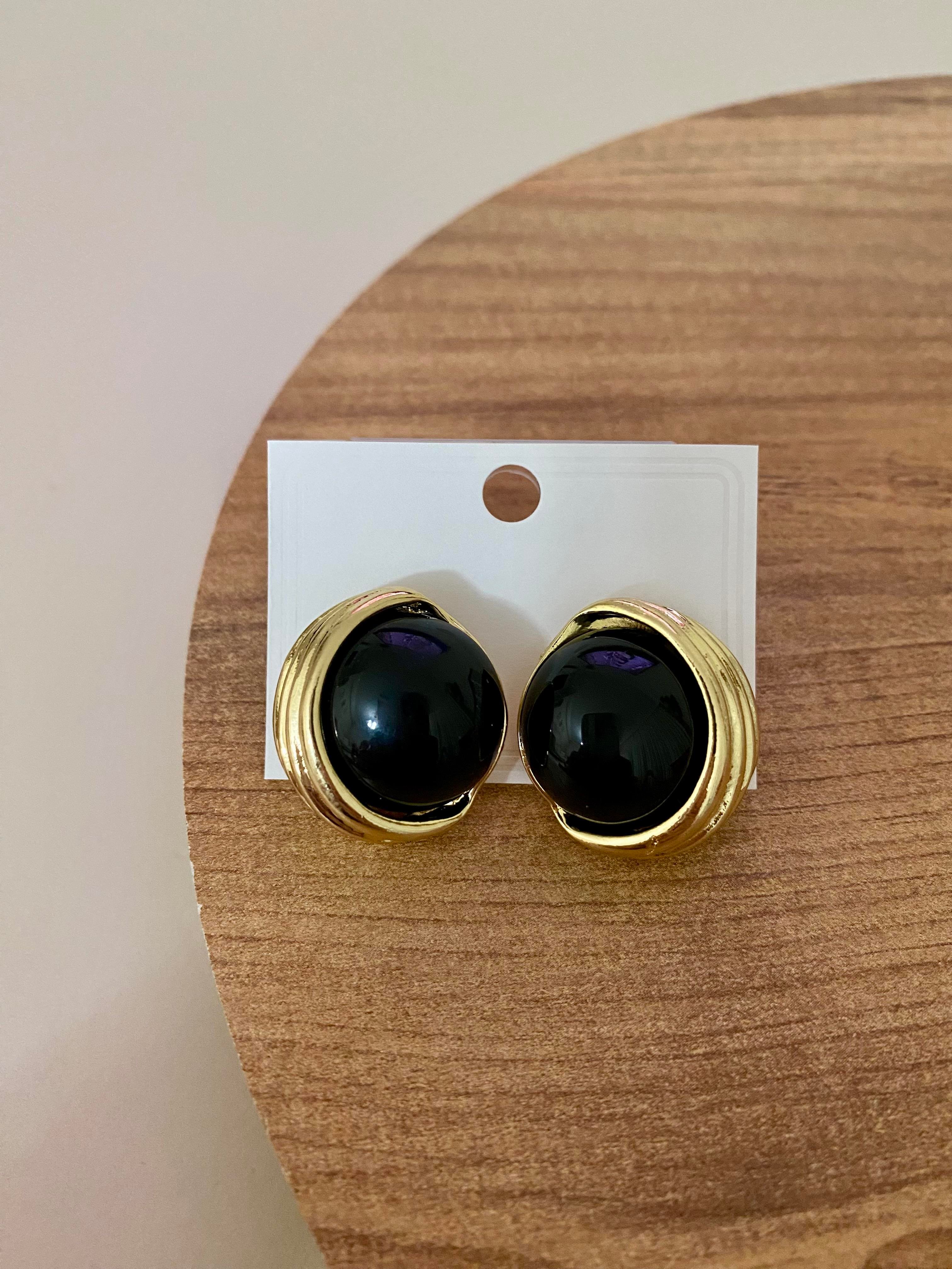 Gold Siyah Mineli Düğme Model Küpe