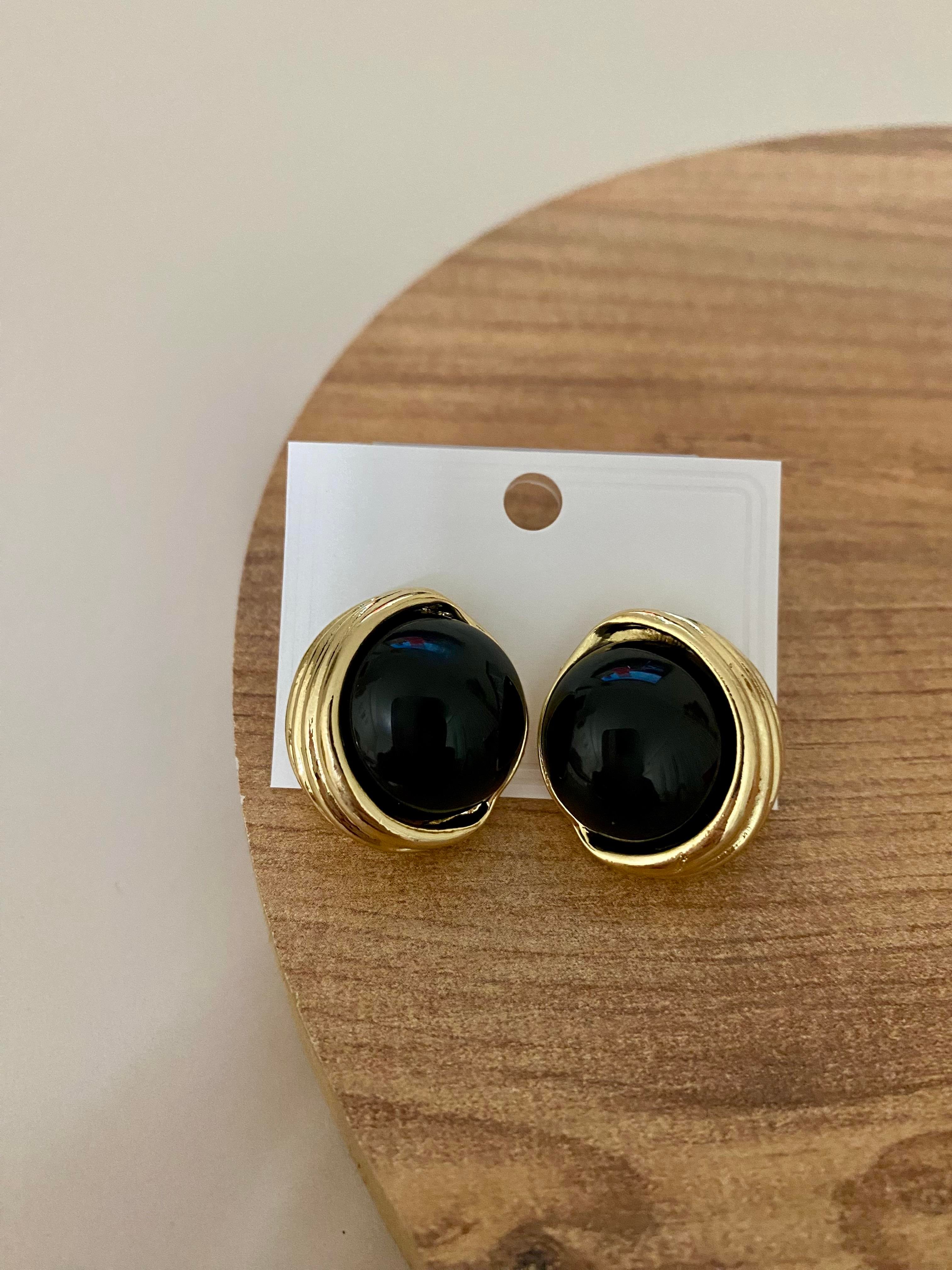 Gold Siyah Mineli Düğme Model Küpe