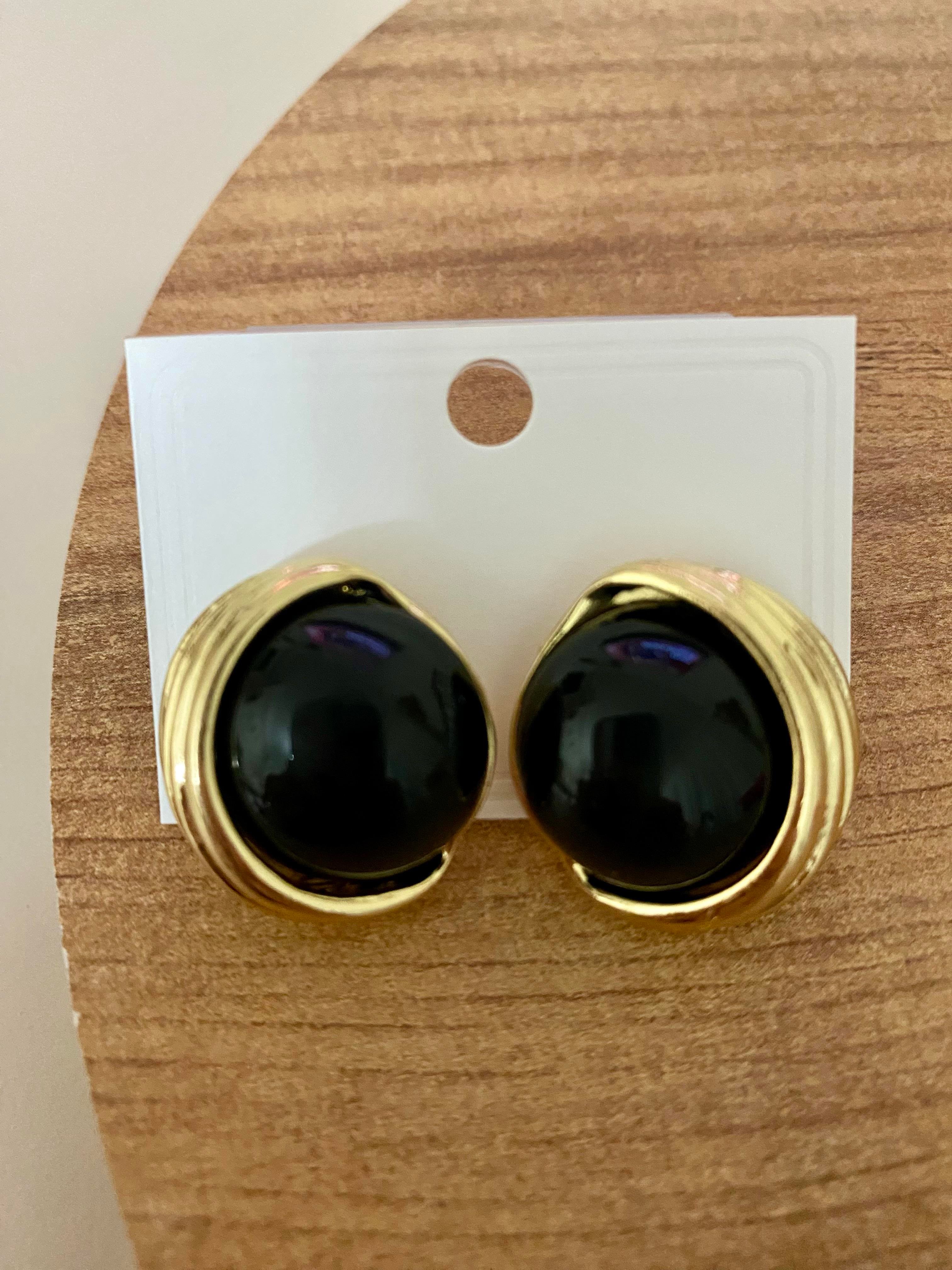 Gold Siyah Mineli Düğme Model Küpe