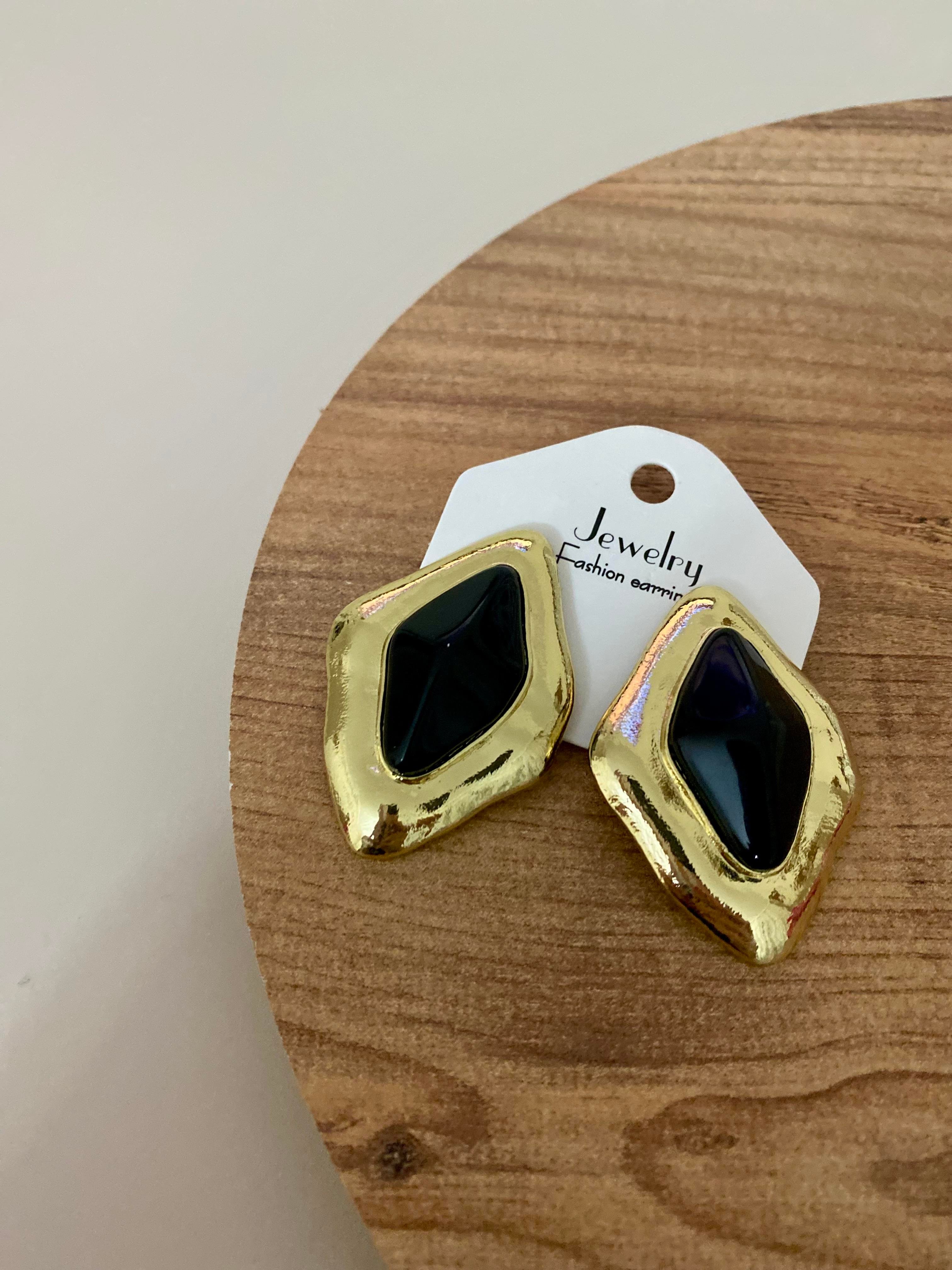 Gold Siyah Mineli Küpe