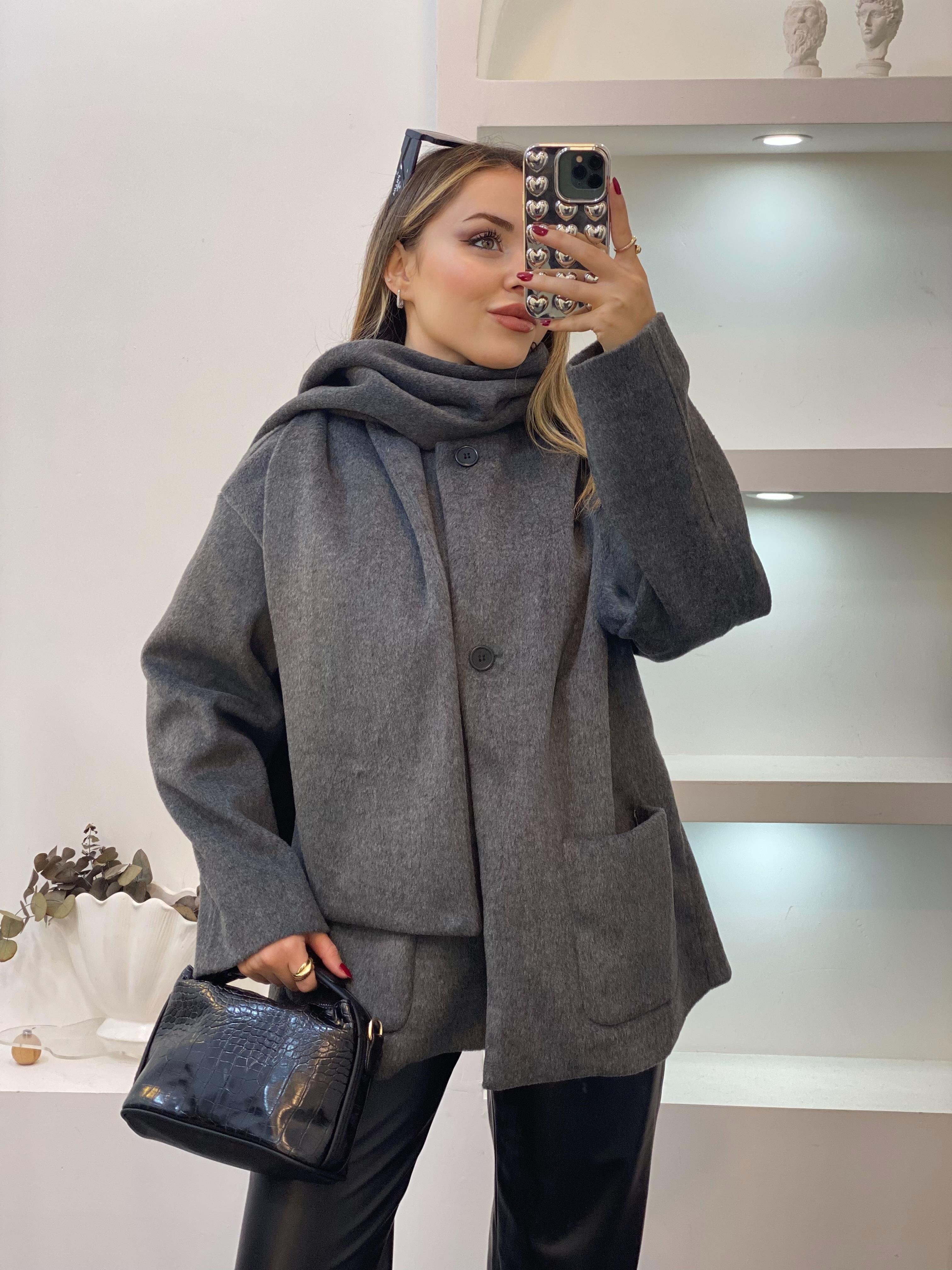 Gri Renk Şal Detaylı Kaşe Ceket