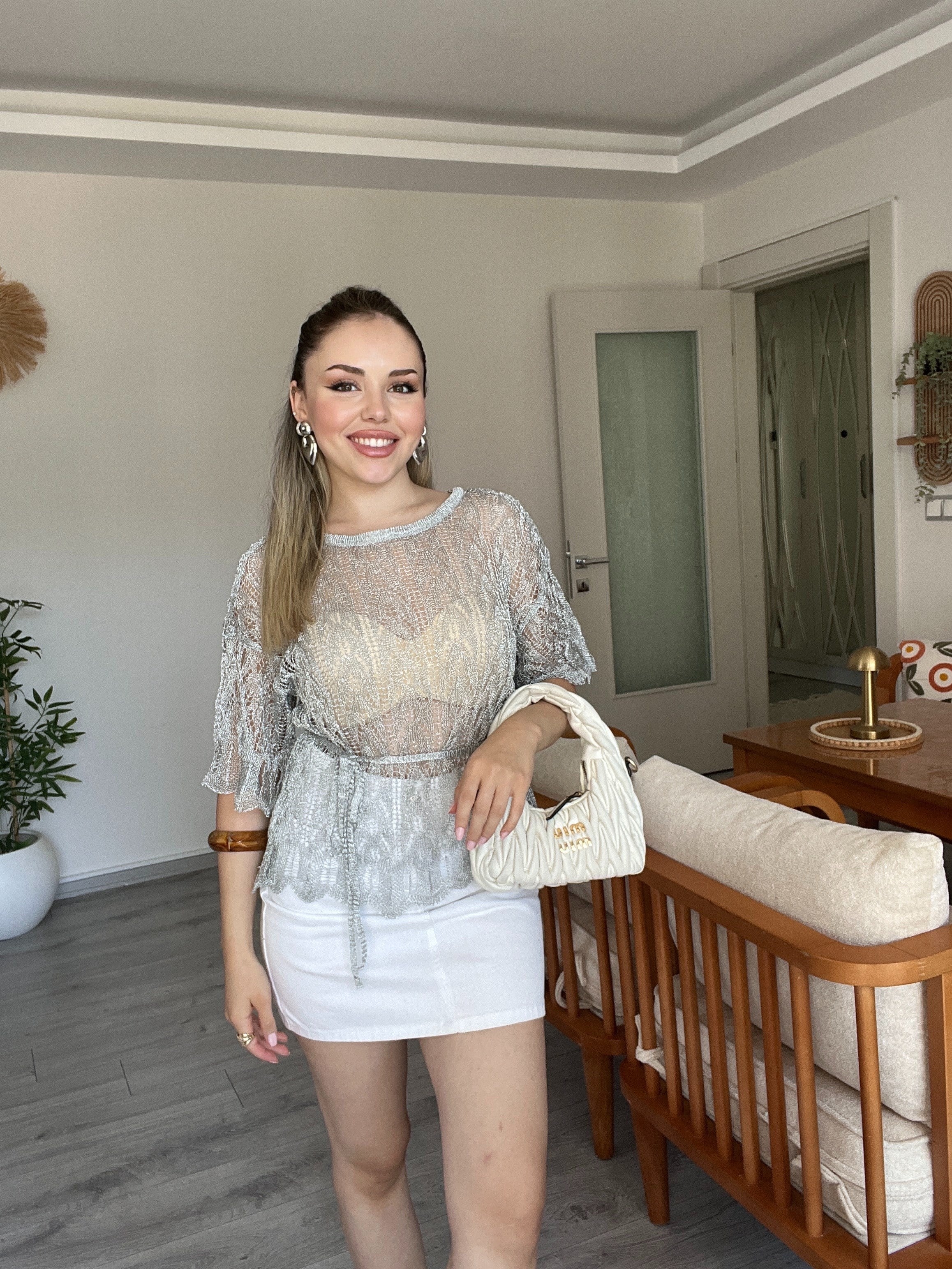 Gümüş Renk Beli Kuşaklı File Bluz 