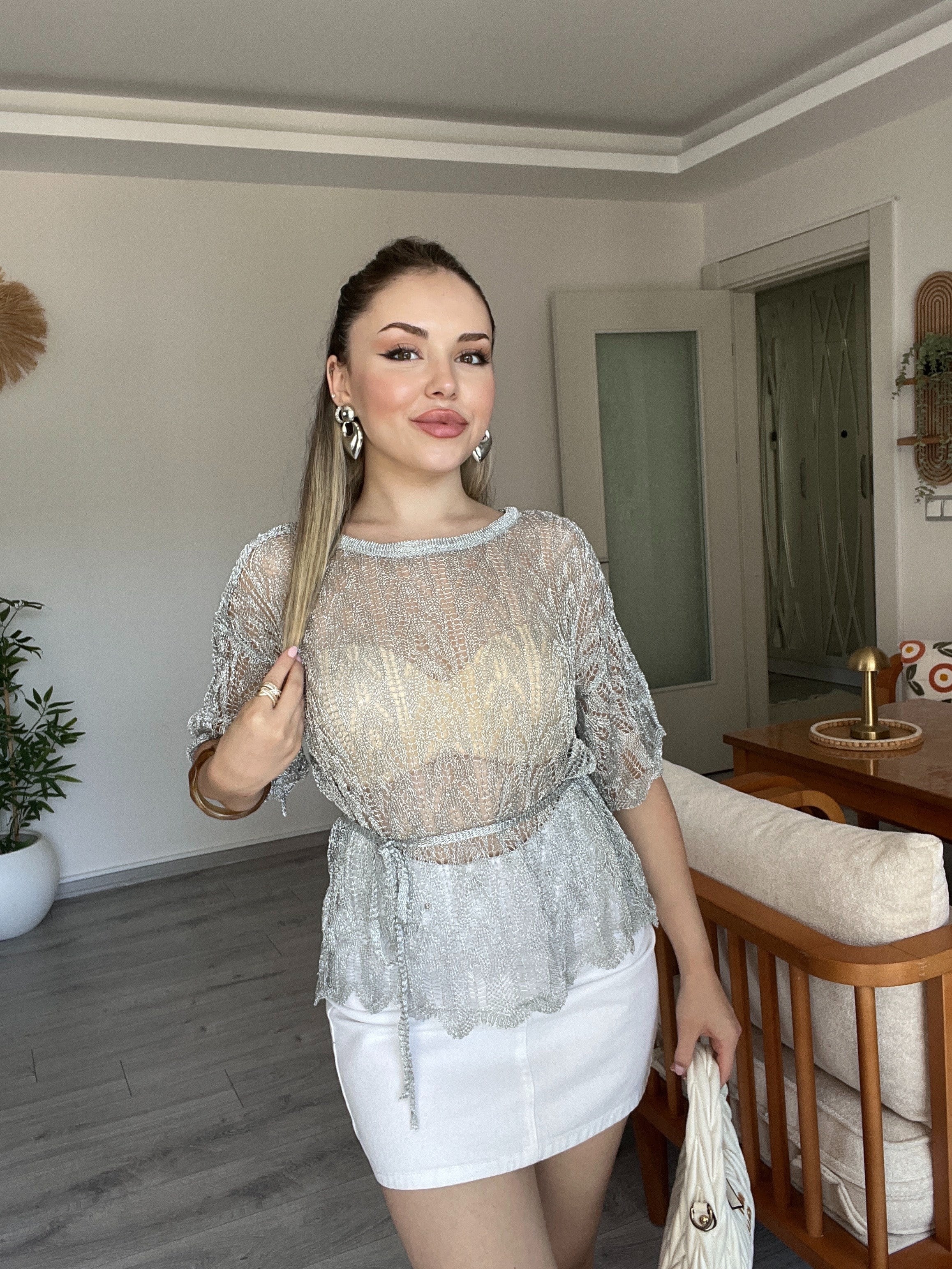 Gümüş Renk Beli Kuşaklı File Bluz 