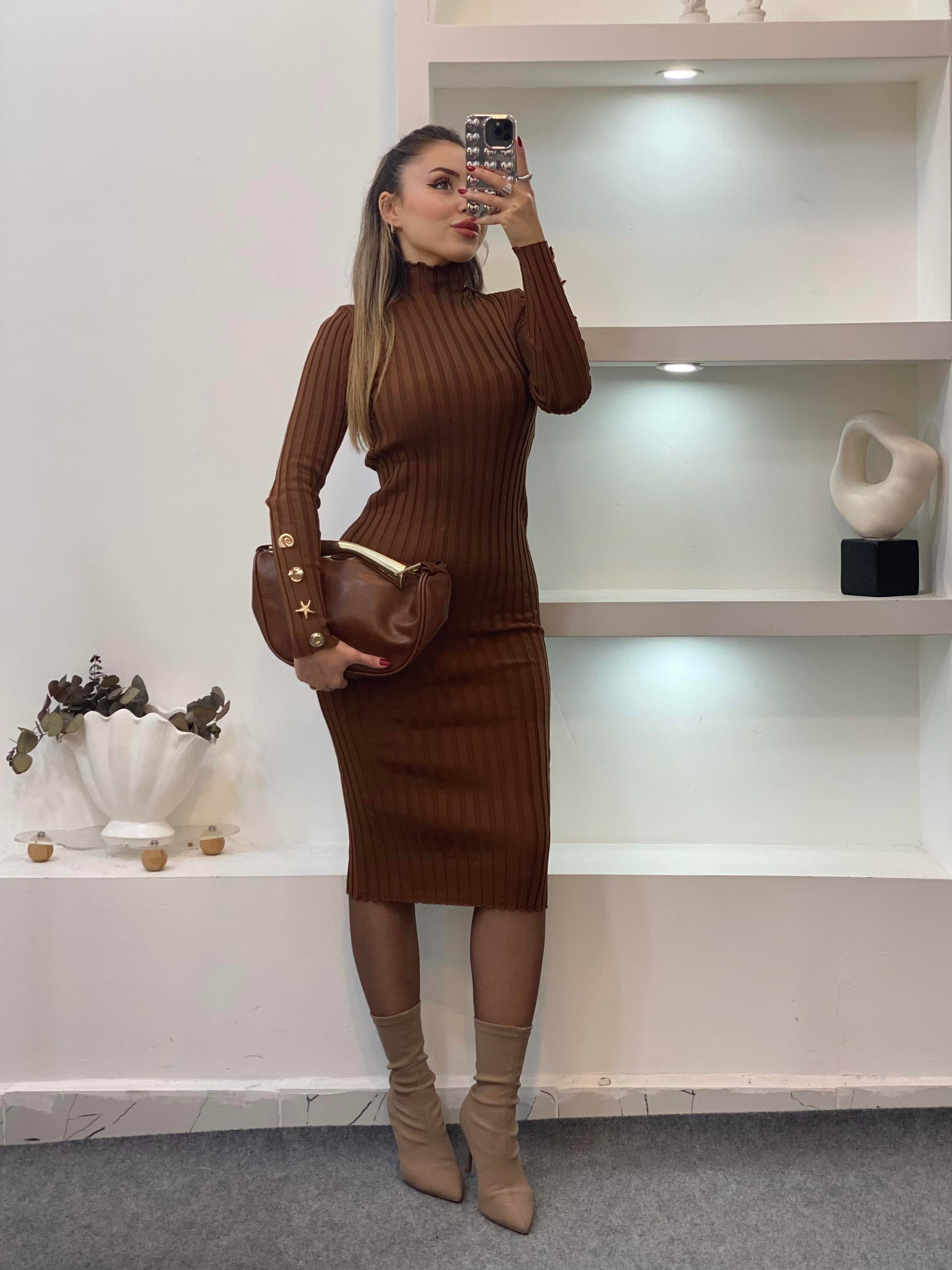 Kahve Boğazlı Bilek Gold Düğmeli Triko Elbise