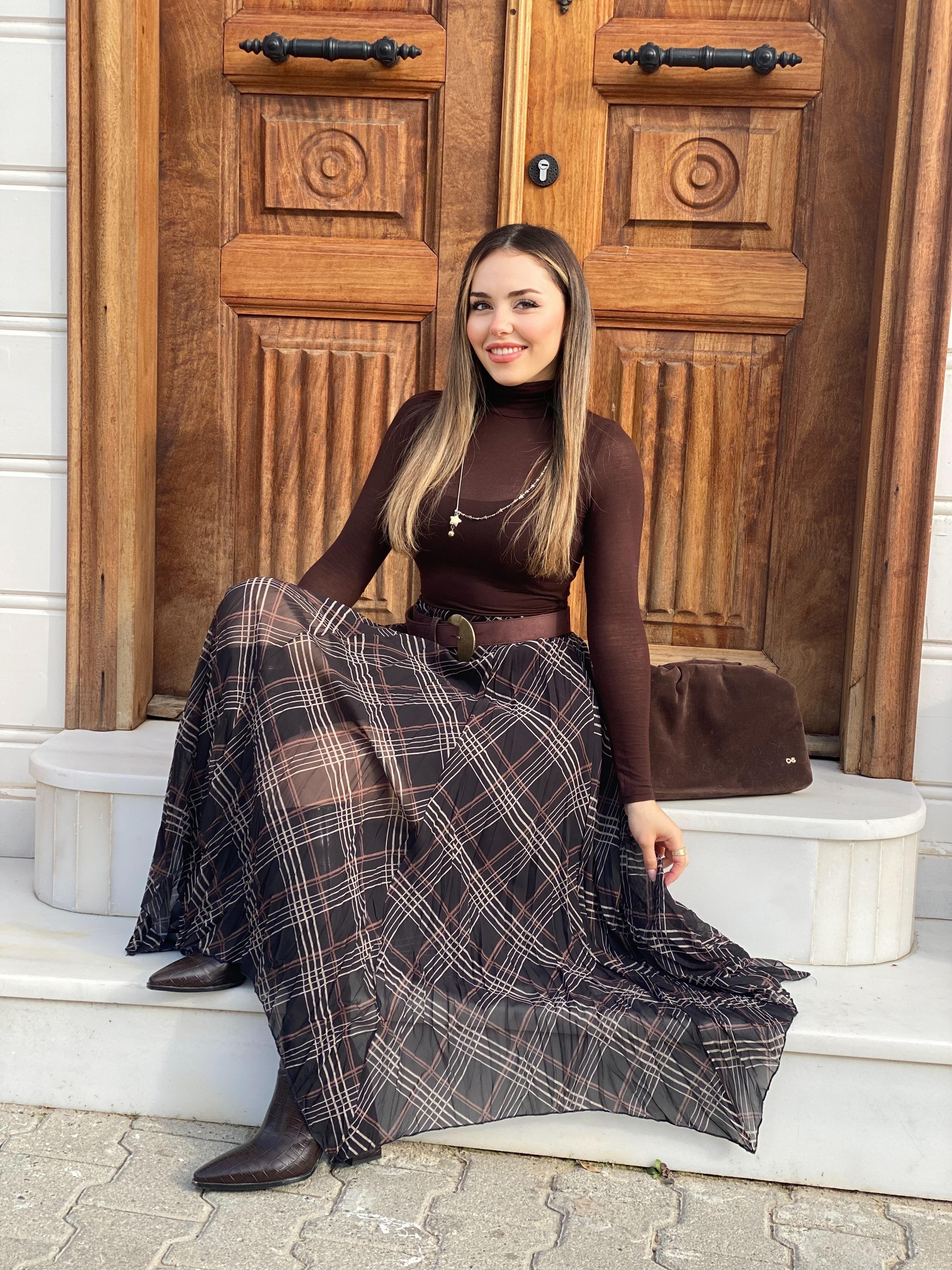 Kahve Boğazlı Yaka Transparan Bluz