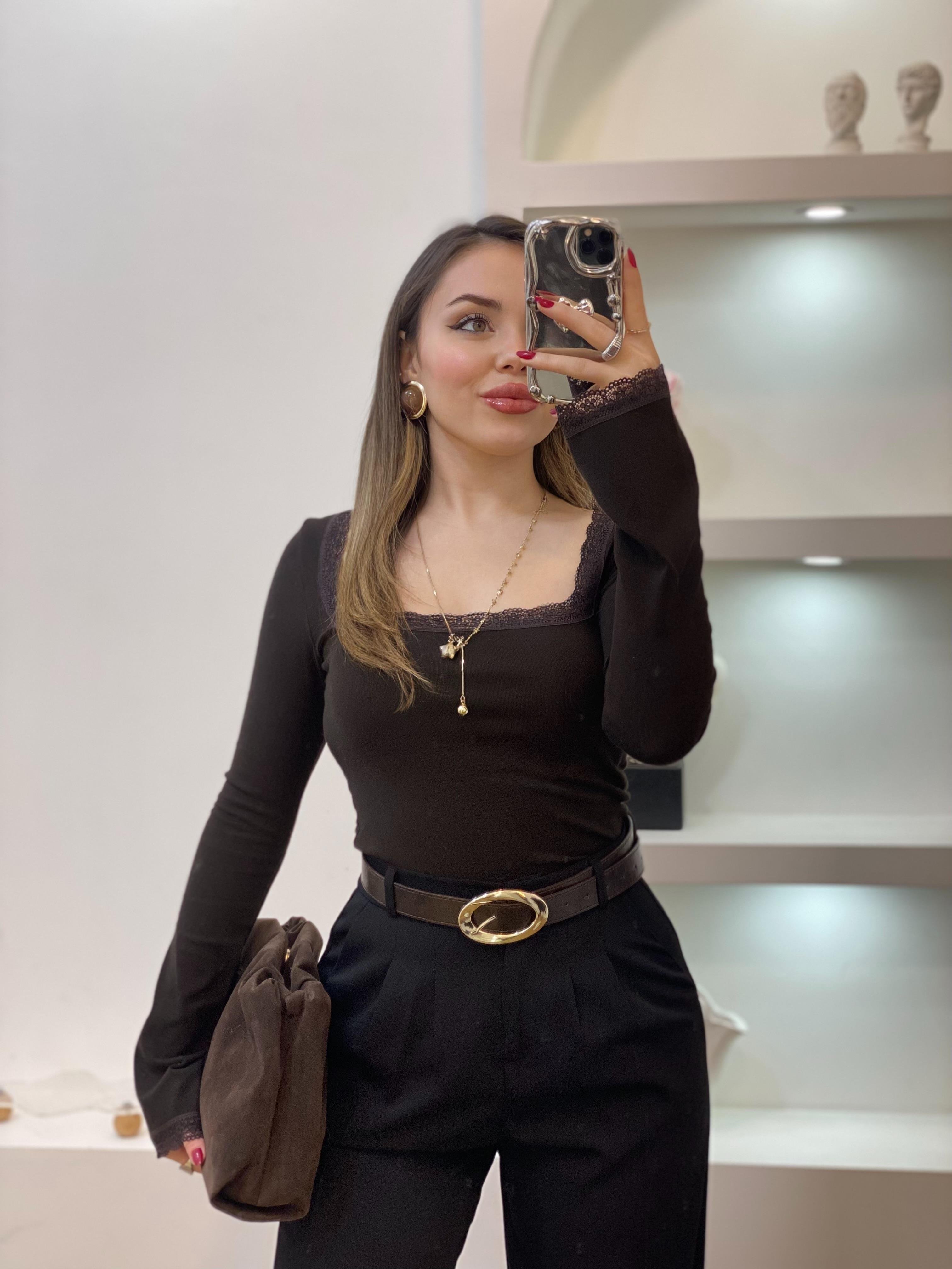 Kahve Geniş Yaka Dantel Detaylı Bluz 