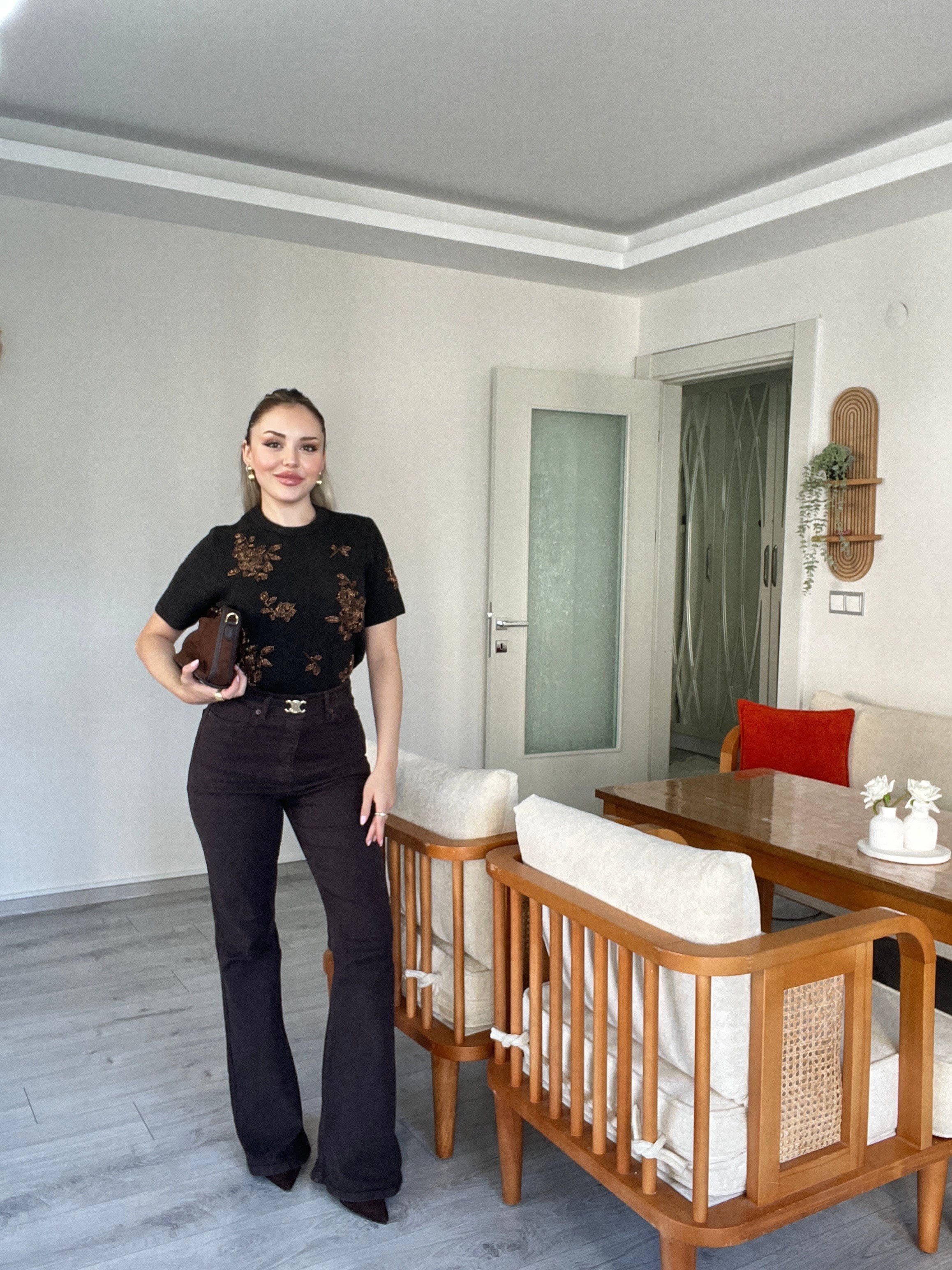Kahve Gold Boncuk İşlemeli Triko 