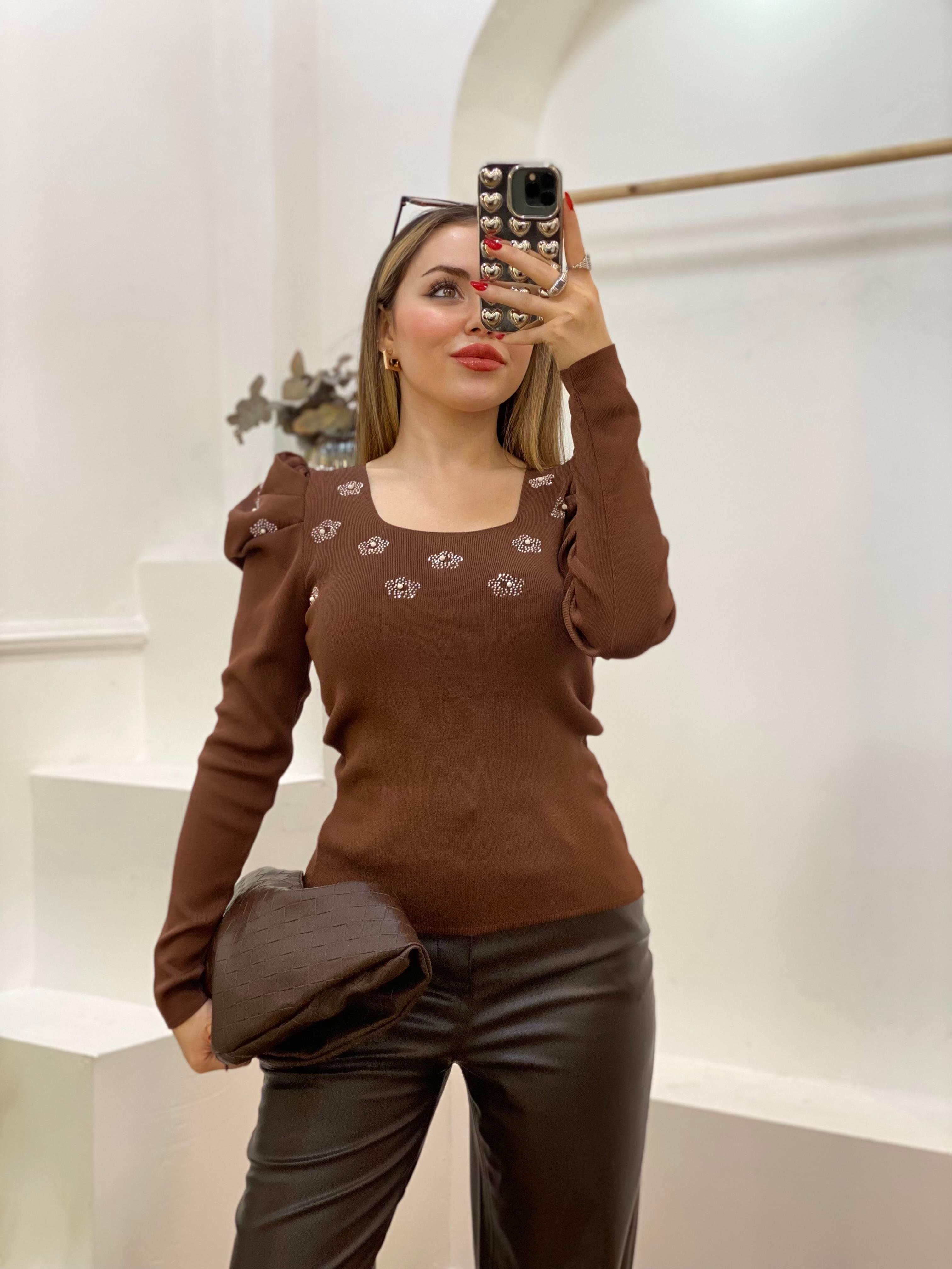 Kahve Kare Yaka Taş Detaylı Triko Bluz