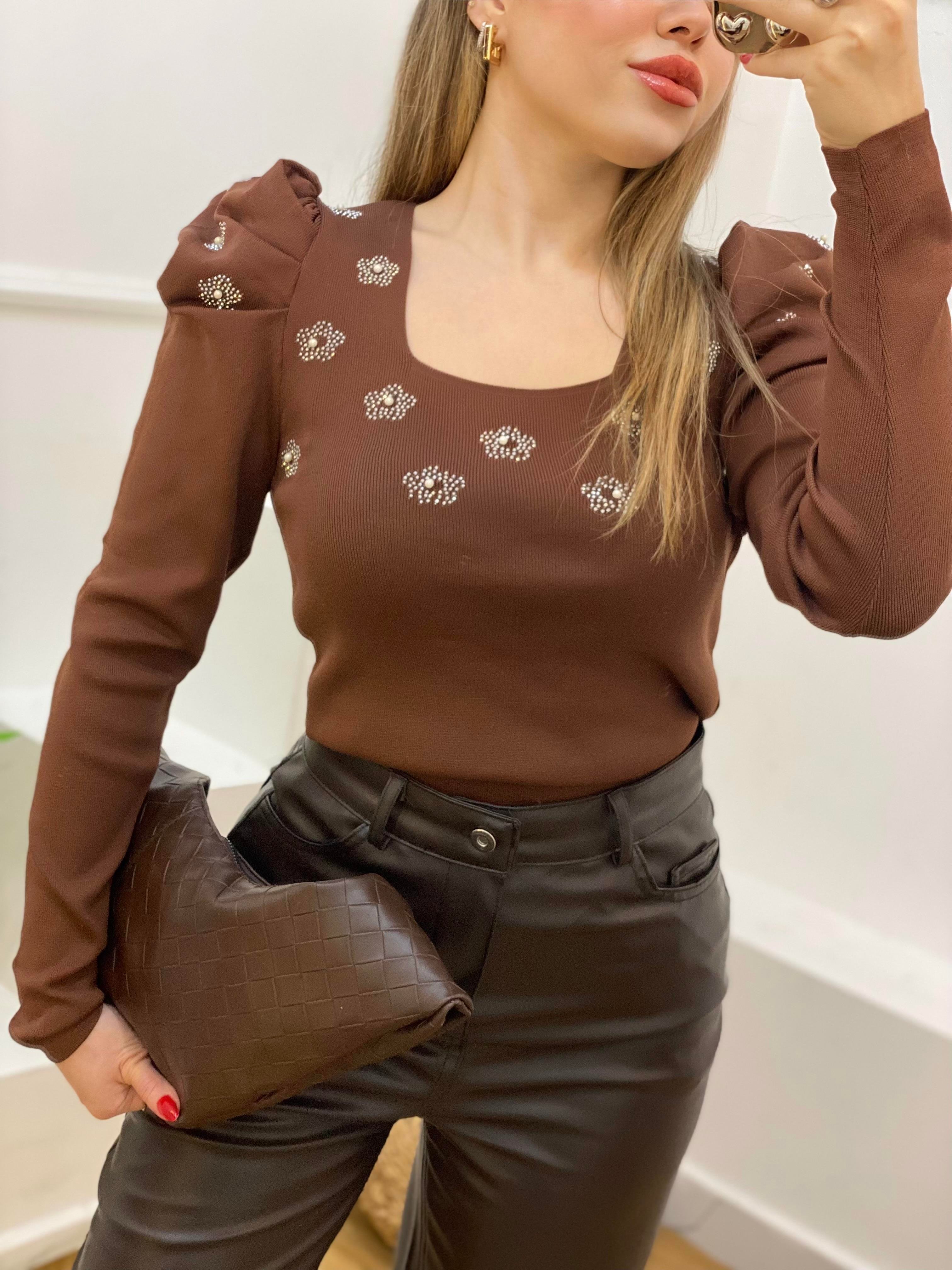 Kahve Kare Yaka Taş Detaylı Triko Bluz