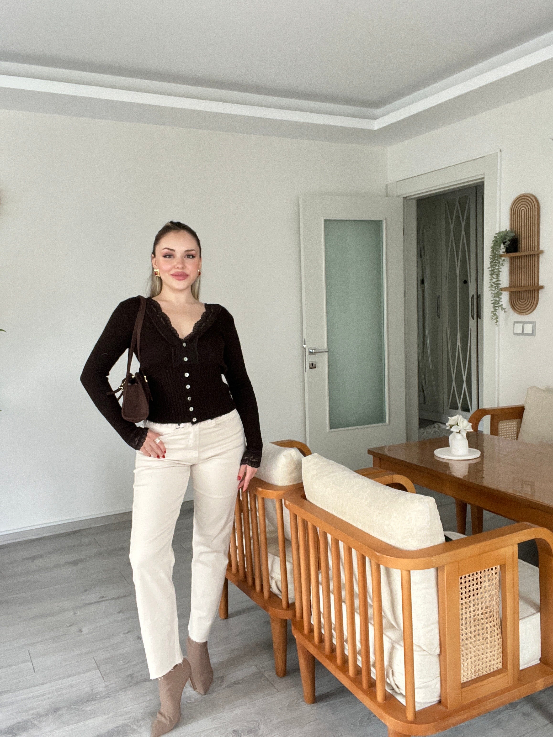 Kahve Renk Dantel Detaylı Hırka