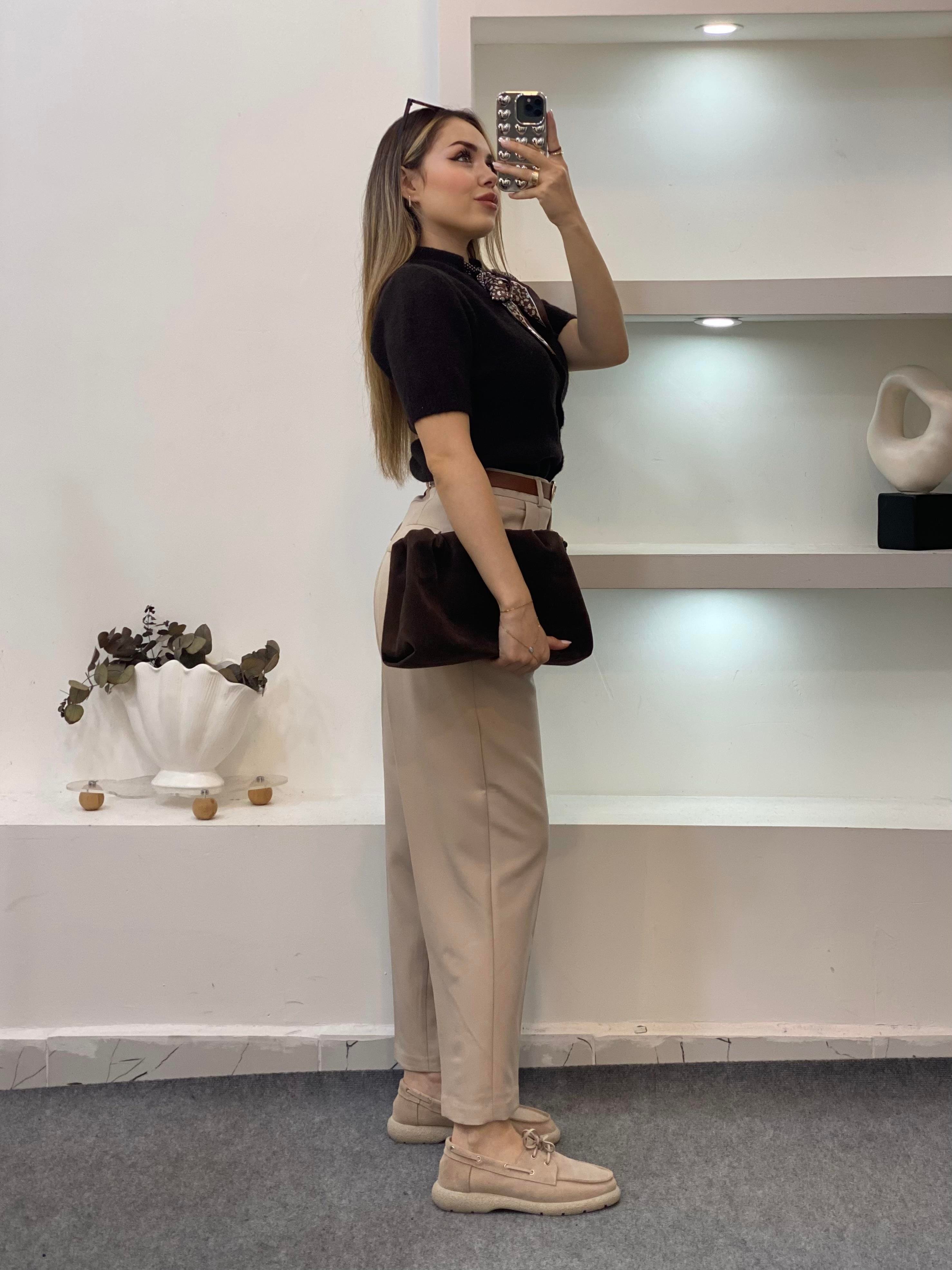 Kahve Renk Fularlı Hırka 