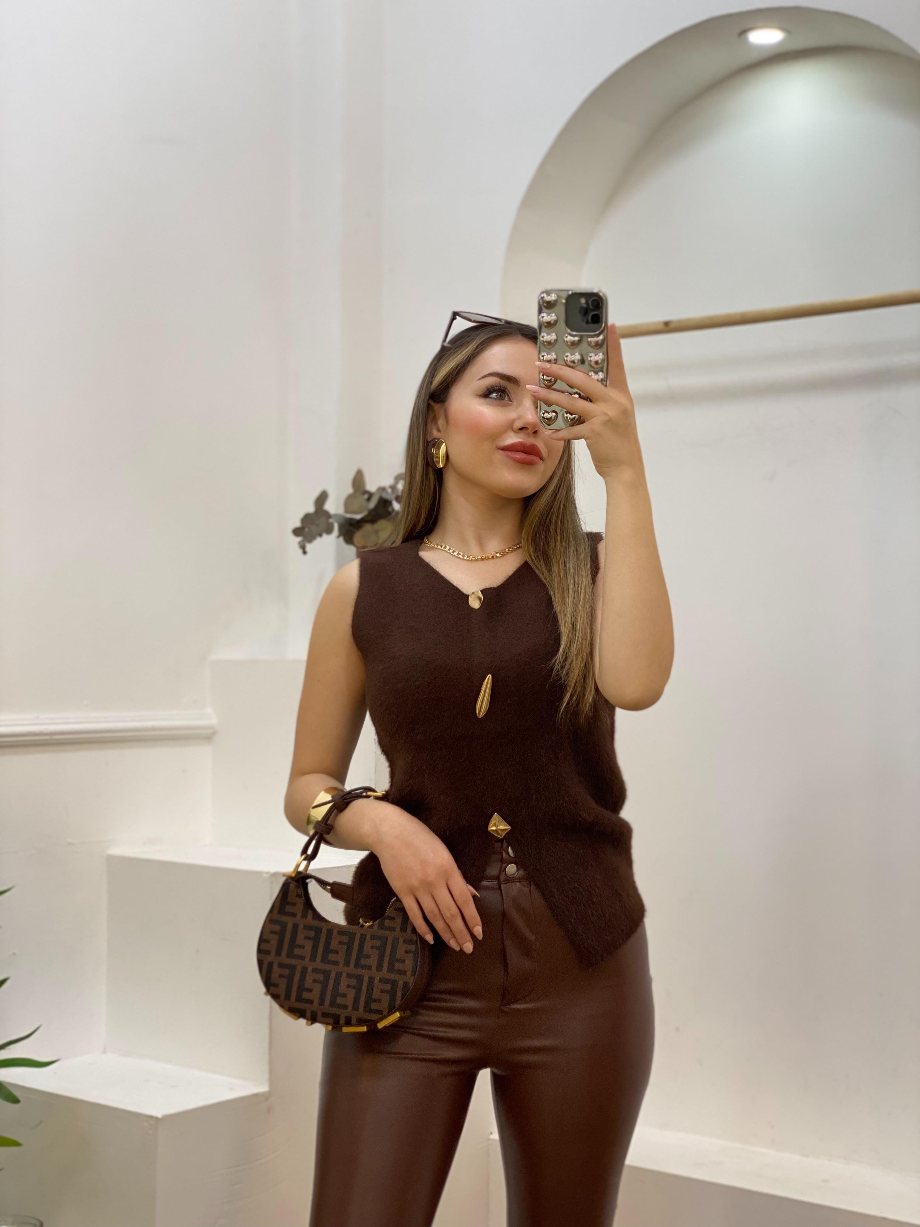 Kahve Renk Gold Düğmeli Yumoş Triko 