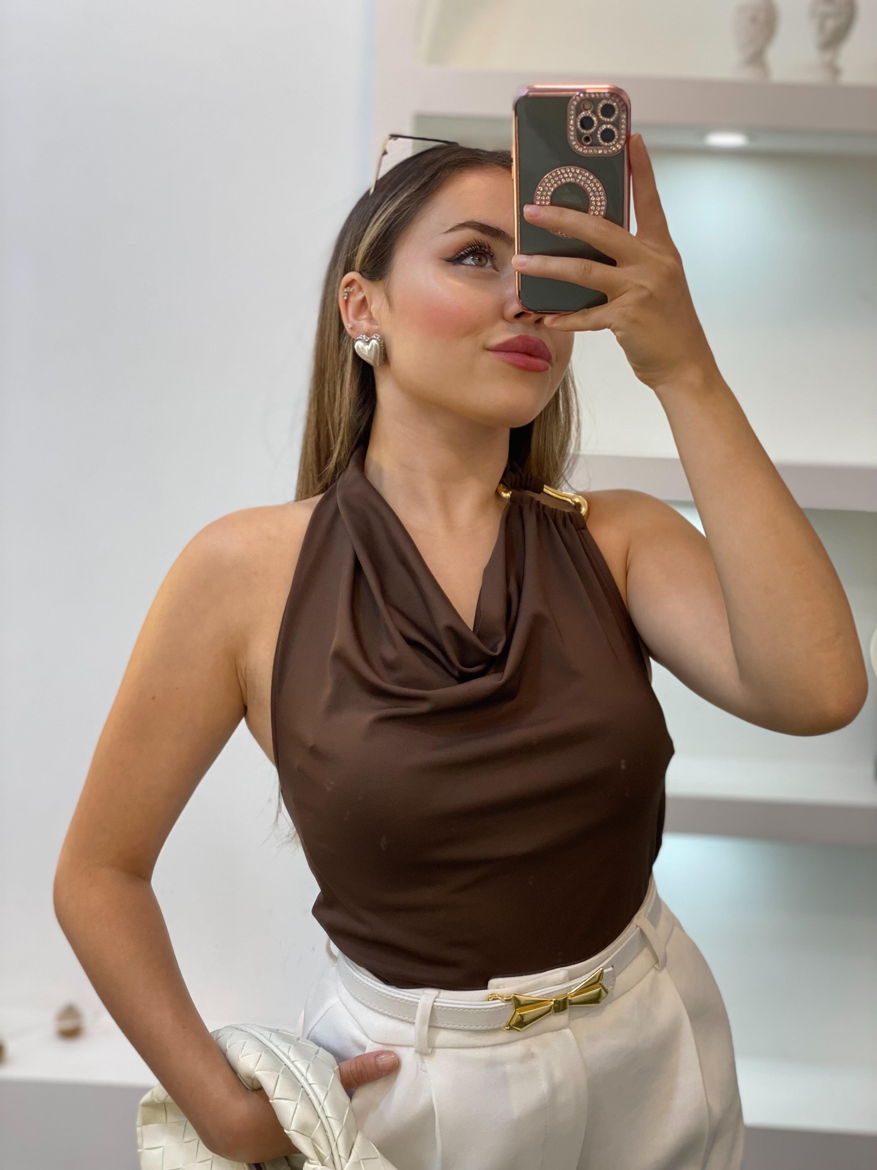 Kahve Sırt Dekolteli Omuz Tokalı Degaje Yaka Bluz
