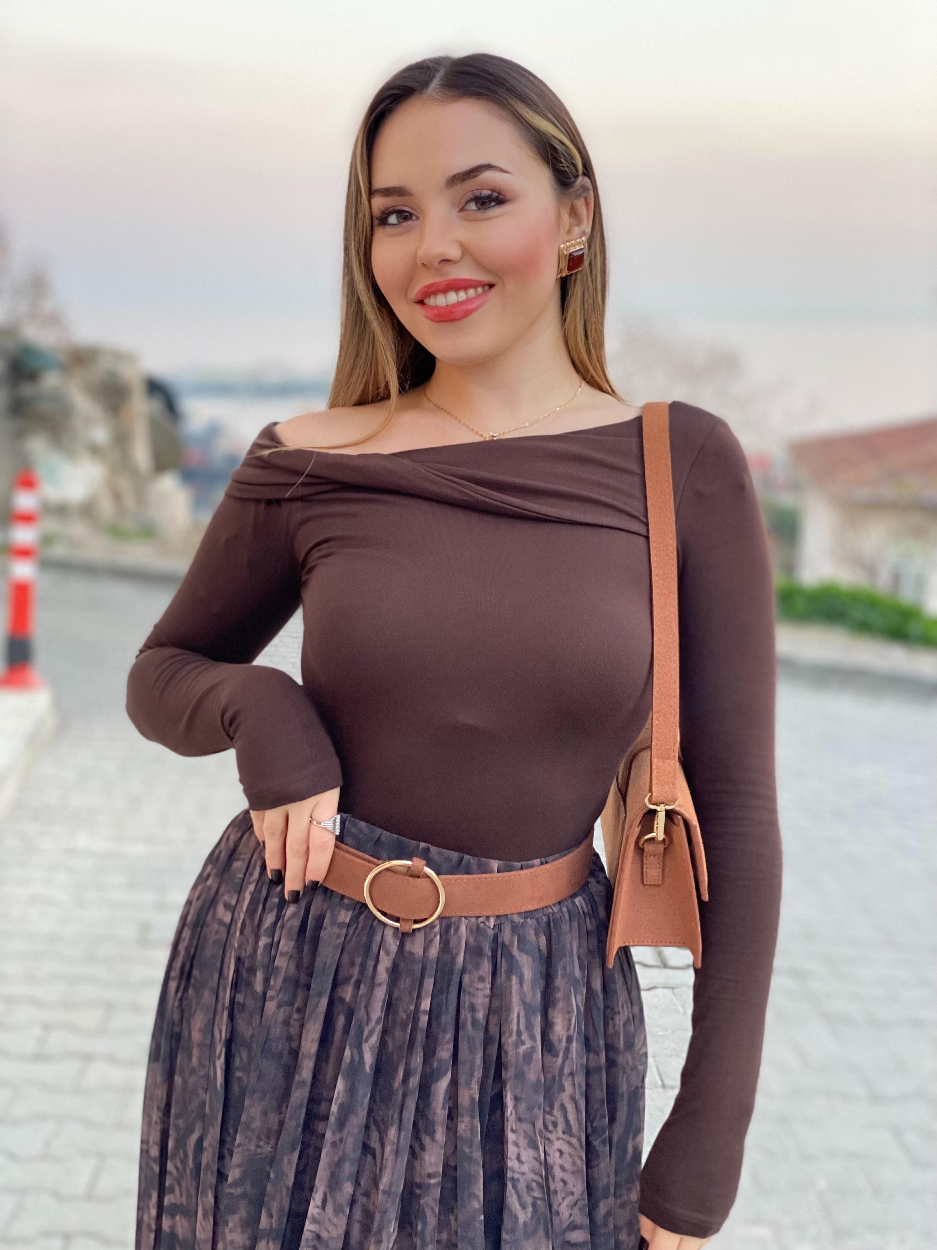 Kahve Yaka Düğüm Detaylı Bluz