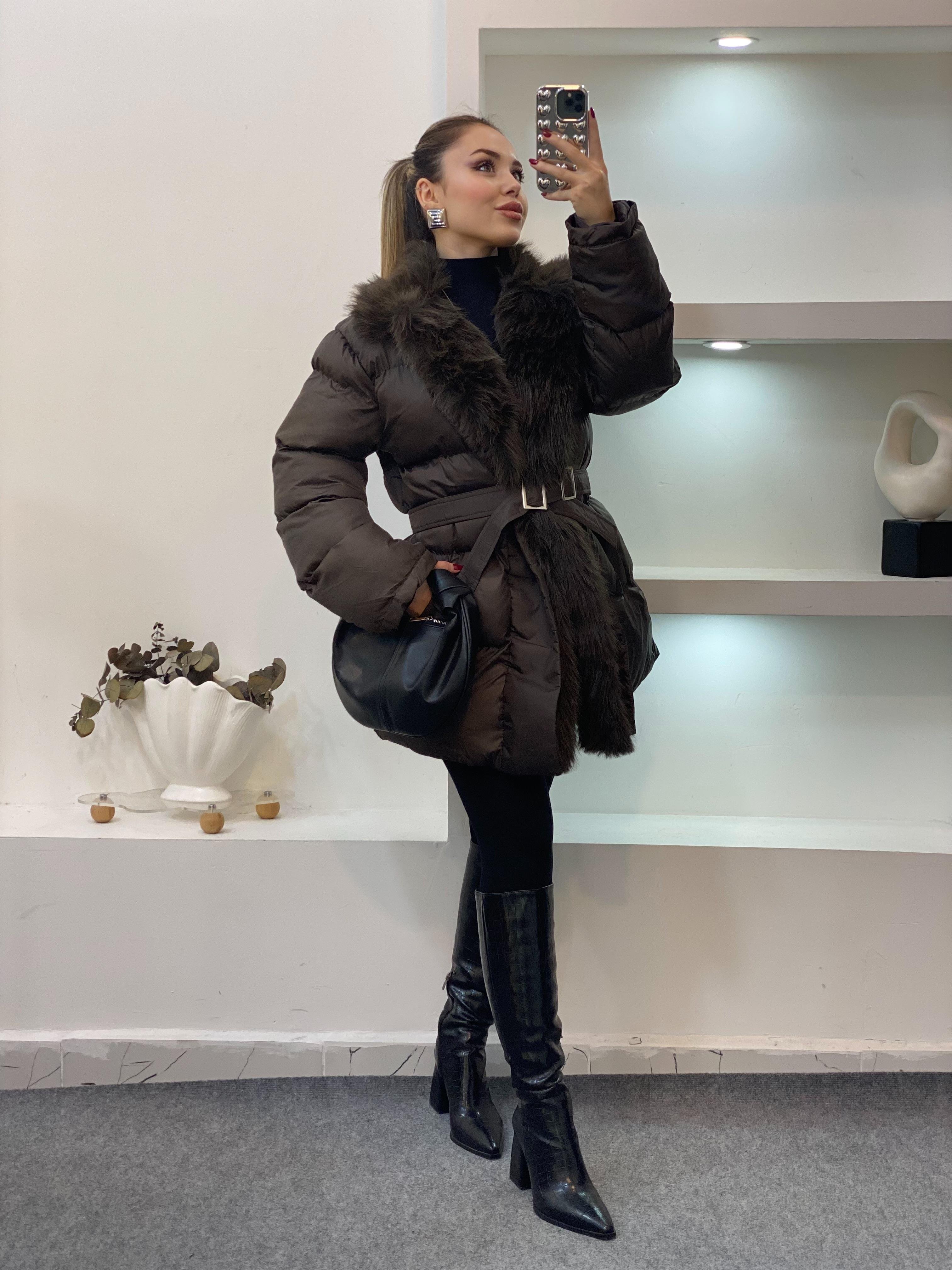 Kahve Yakası Kürklü Kemerli Model Şişme Mont