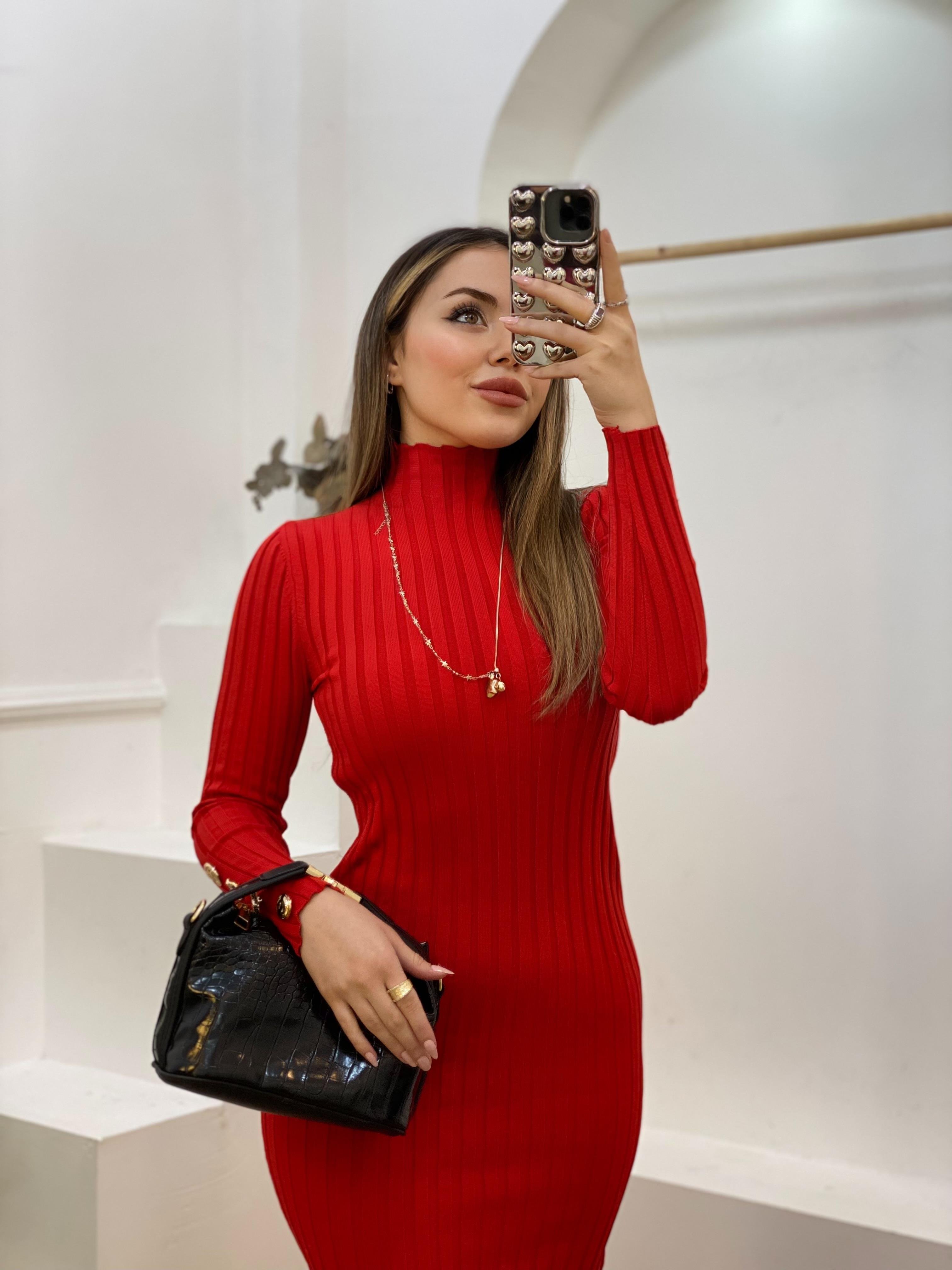 Kırmızı Boğazlı Bilek Gold Düğmeli Triko Elbise
