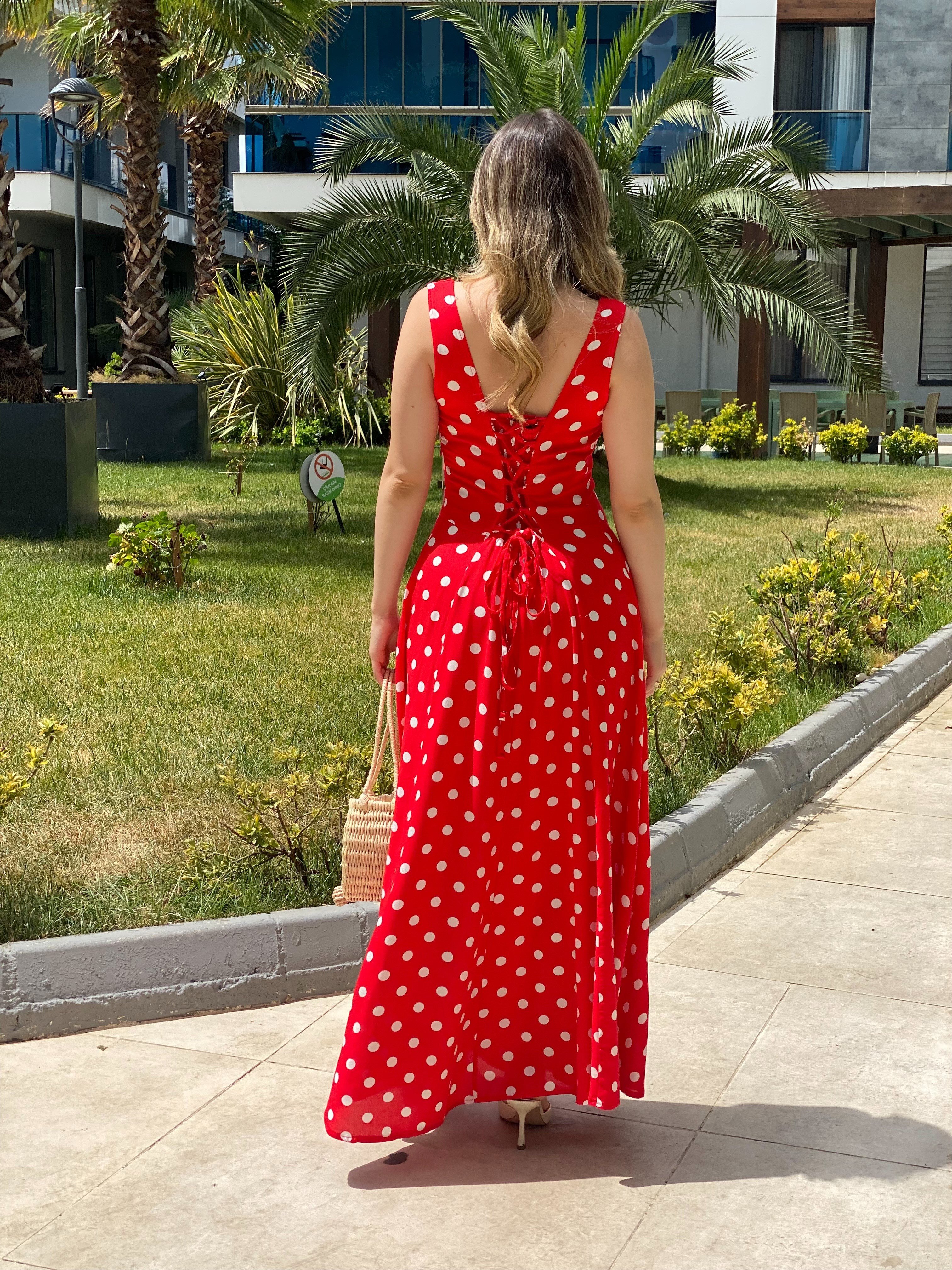 Kırmızı Puantiye Desenli Sırt Bağcıklı Model Elbise